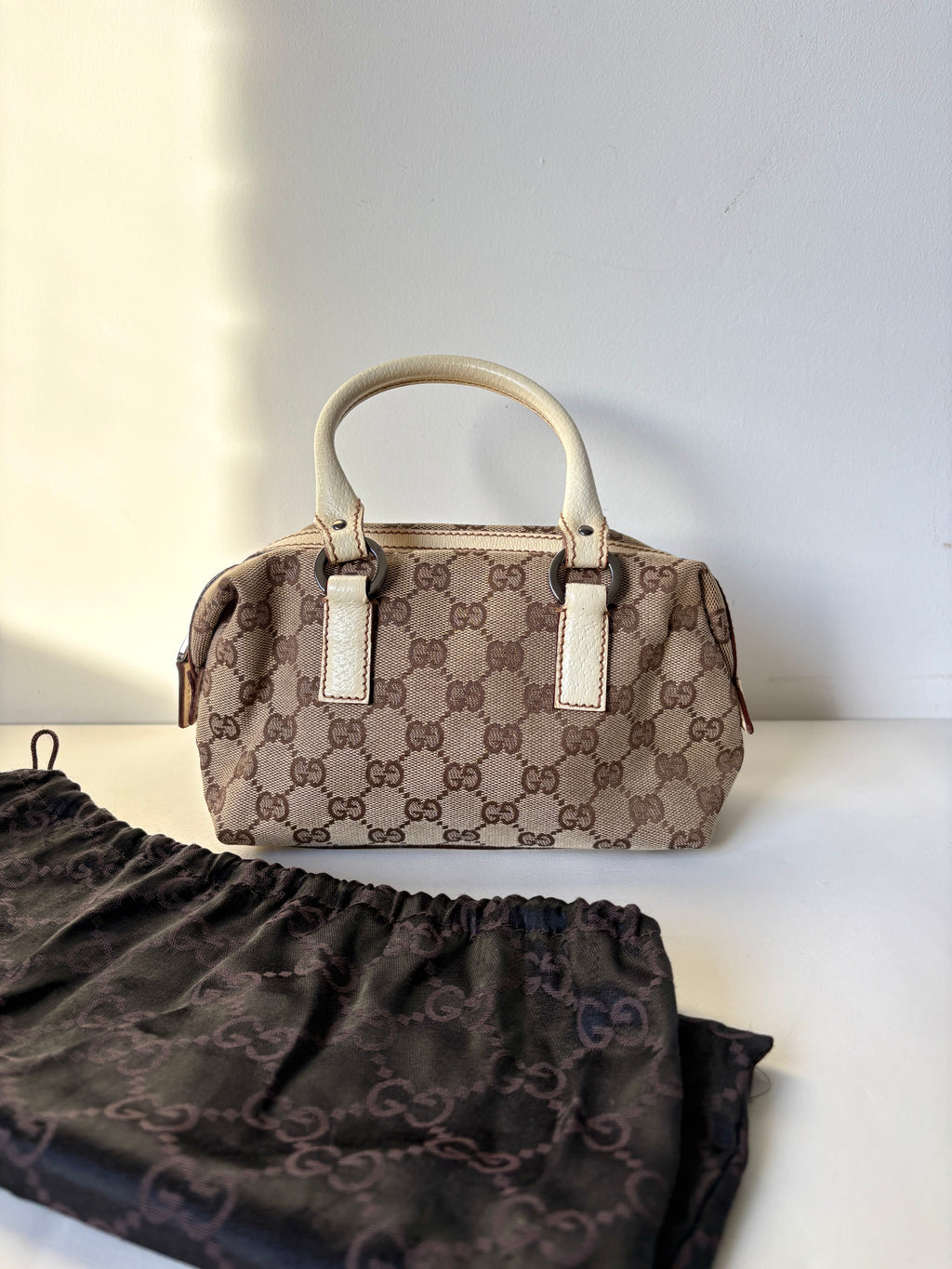 Pre-loved Gucci GG Canvas Mini Boston Beige. Originele dustbag