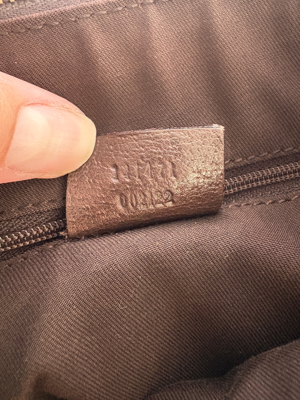 Gucci Abbey Monogram Tote mini beige GG canvas serienummer binnenzijde