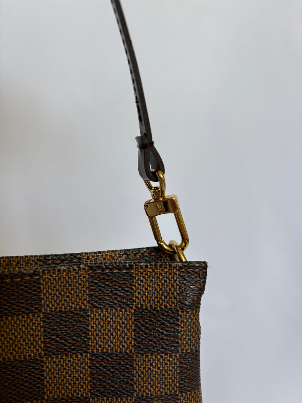 Louis Vuitton Navona pochette metaal hardware goud