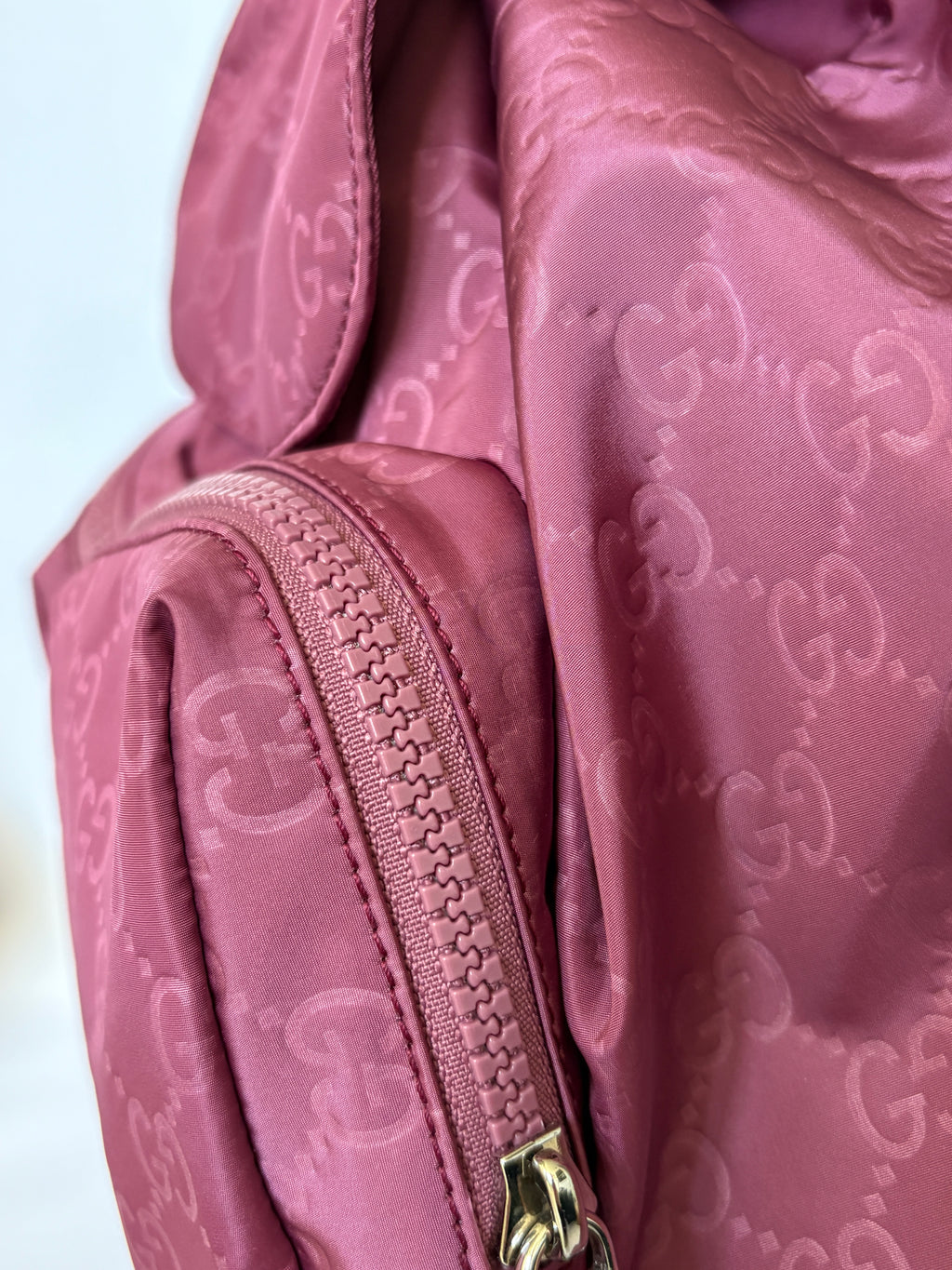 Gucci GG Monogram backpack berry rits
