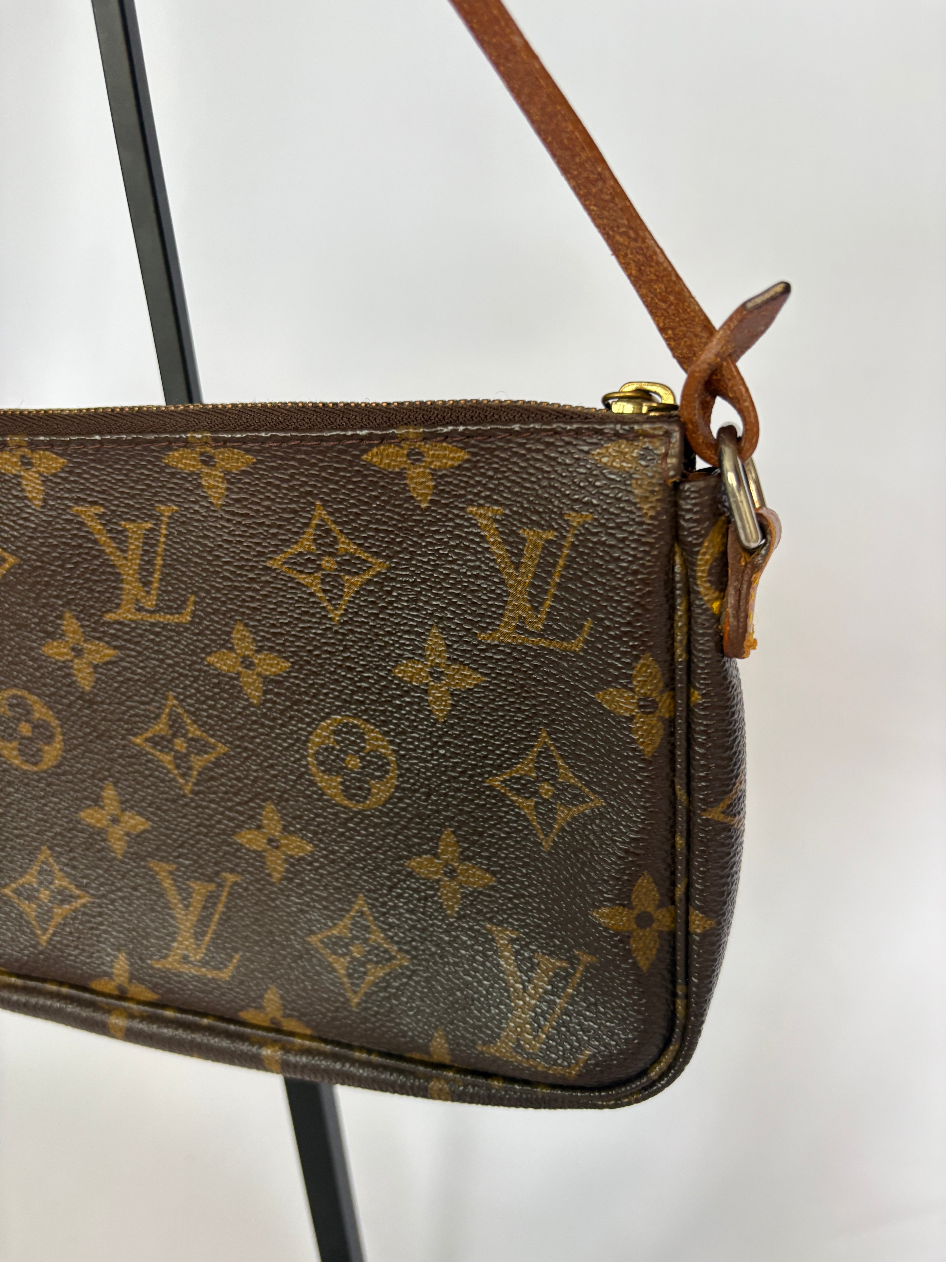 Louis Vuitton Pochette Monogram