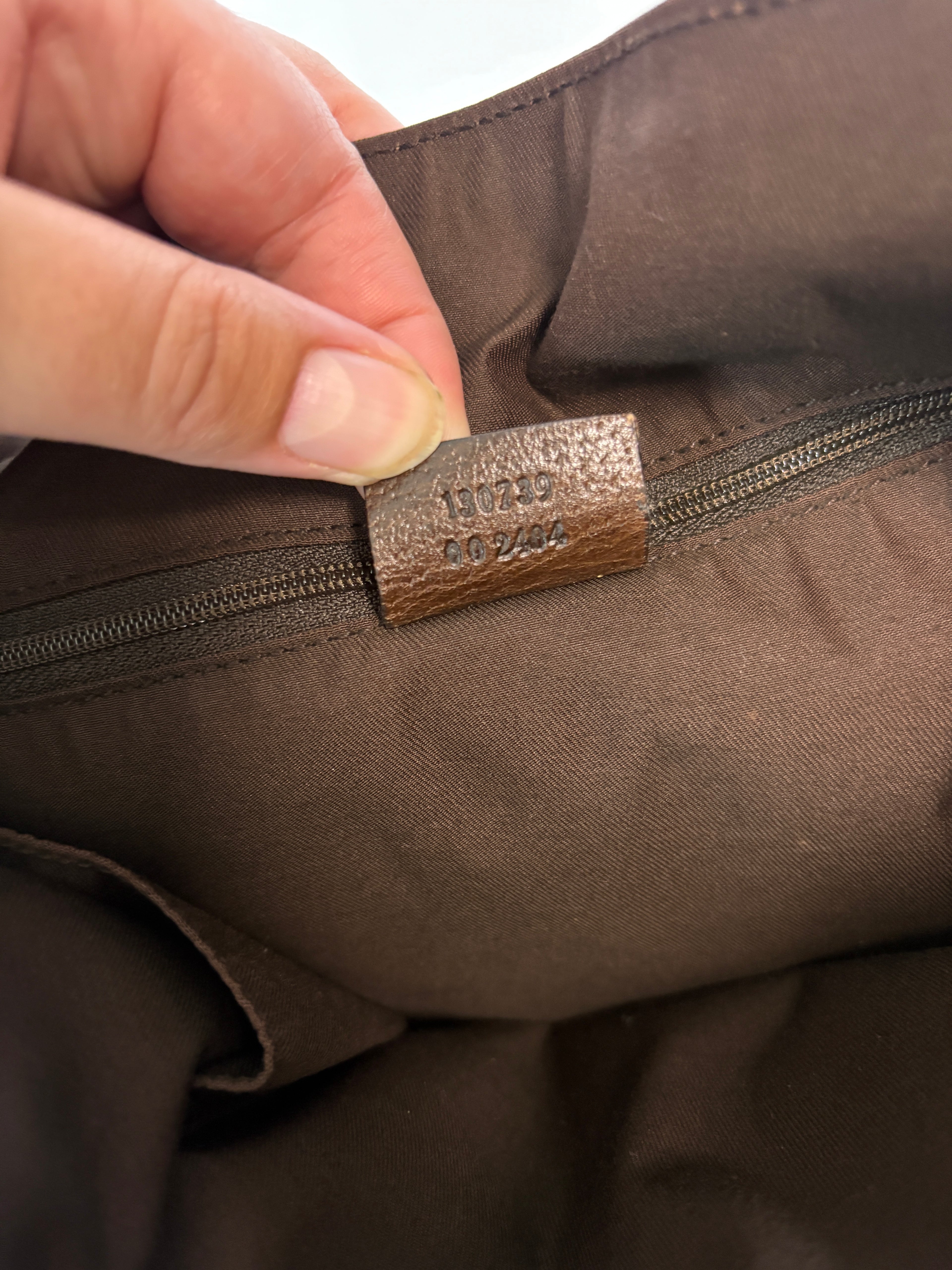 Gucci Abbey D ring Canvas serienummer