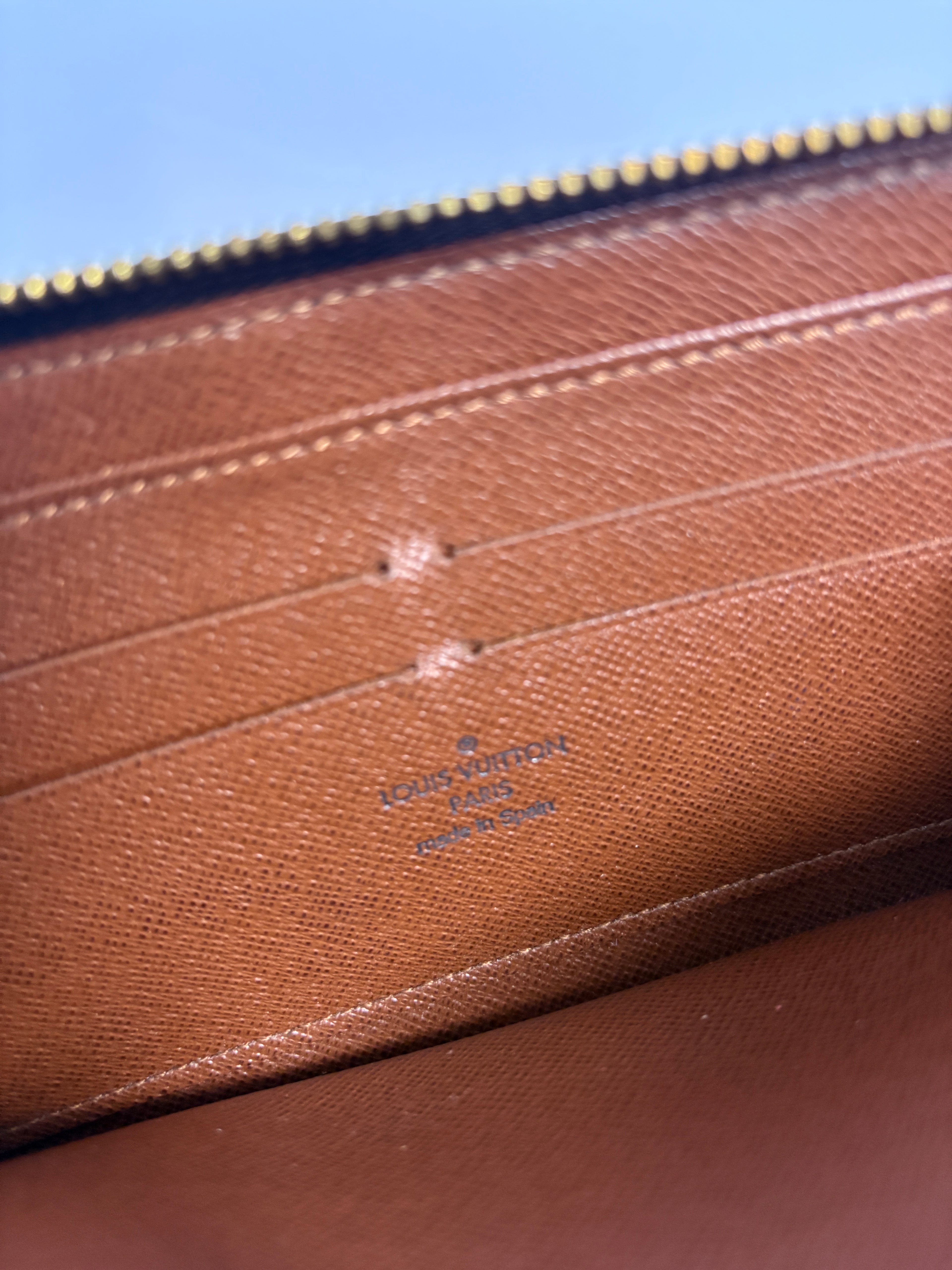 Louis Vuitton Zippy Wallet