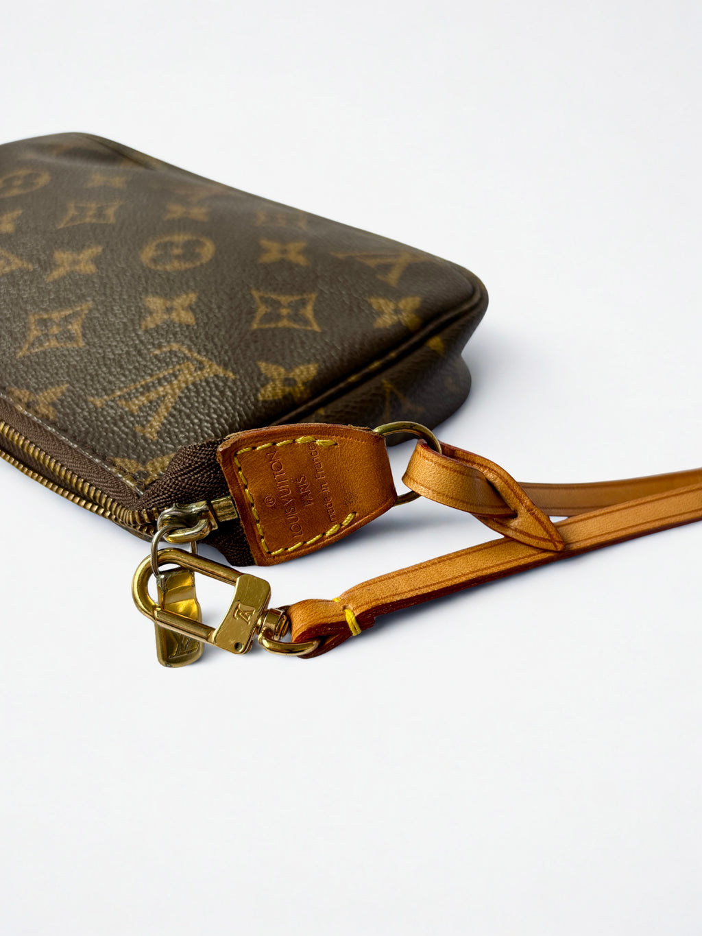 Pre-loved Louis Vuitton Monogram Pochette Logo vachetta