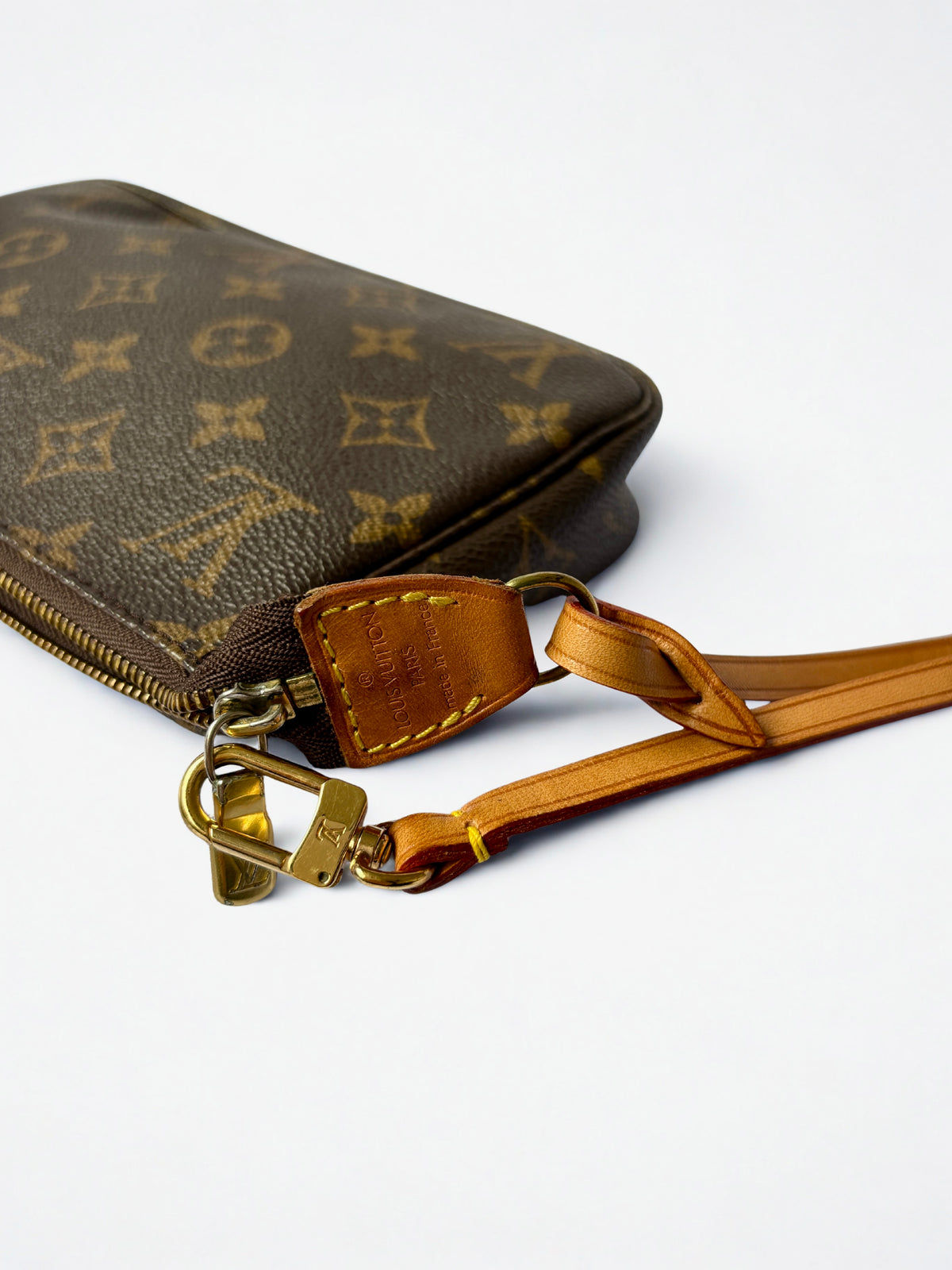 Pre-loved Louis Vuitton Monogram Pochette Logo vachetta