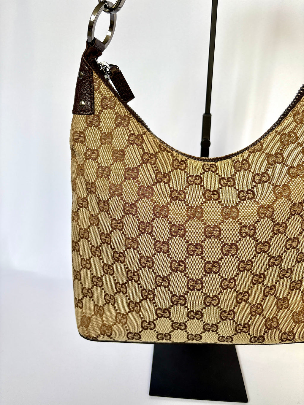 Gucci Monogram Canvas Lock tas beige GG patroon close up