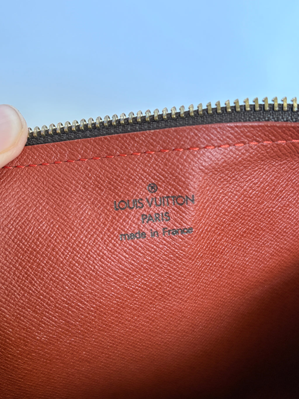 Louis Vuitton Papillon 26 Damier Ebene logo