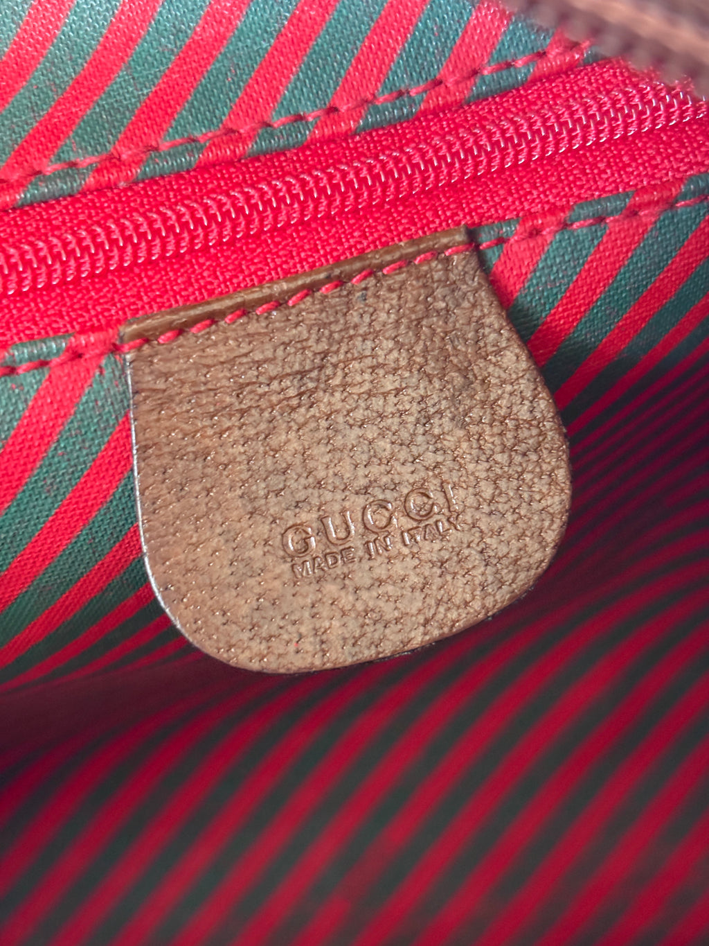 Gucci Ophedia GG Supreme logo