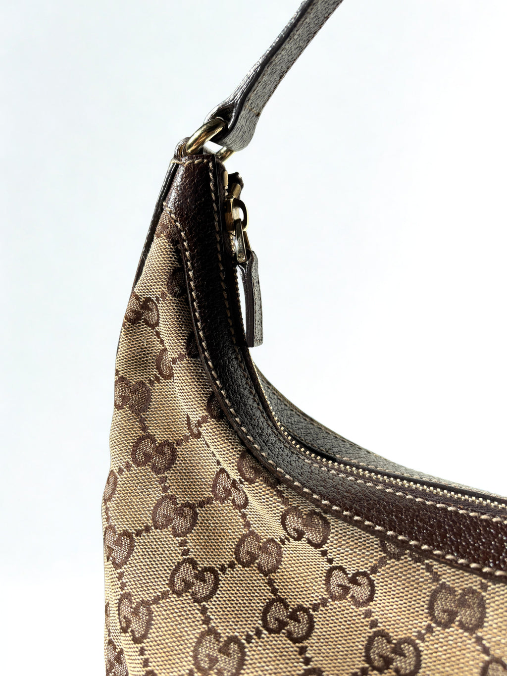 Pre-loved Gucci GG Monogram Canvas Charmy gouden hardware 