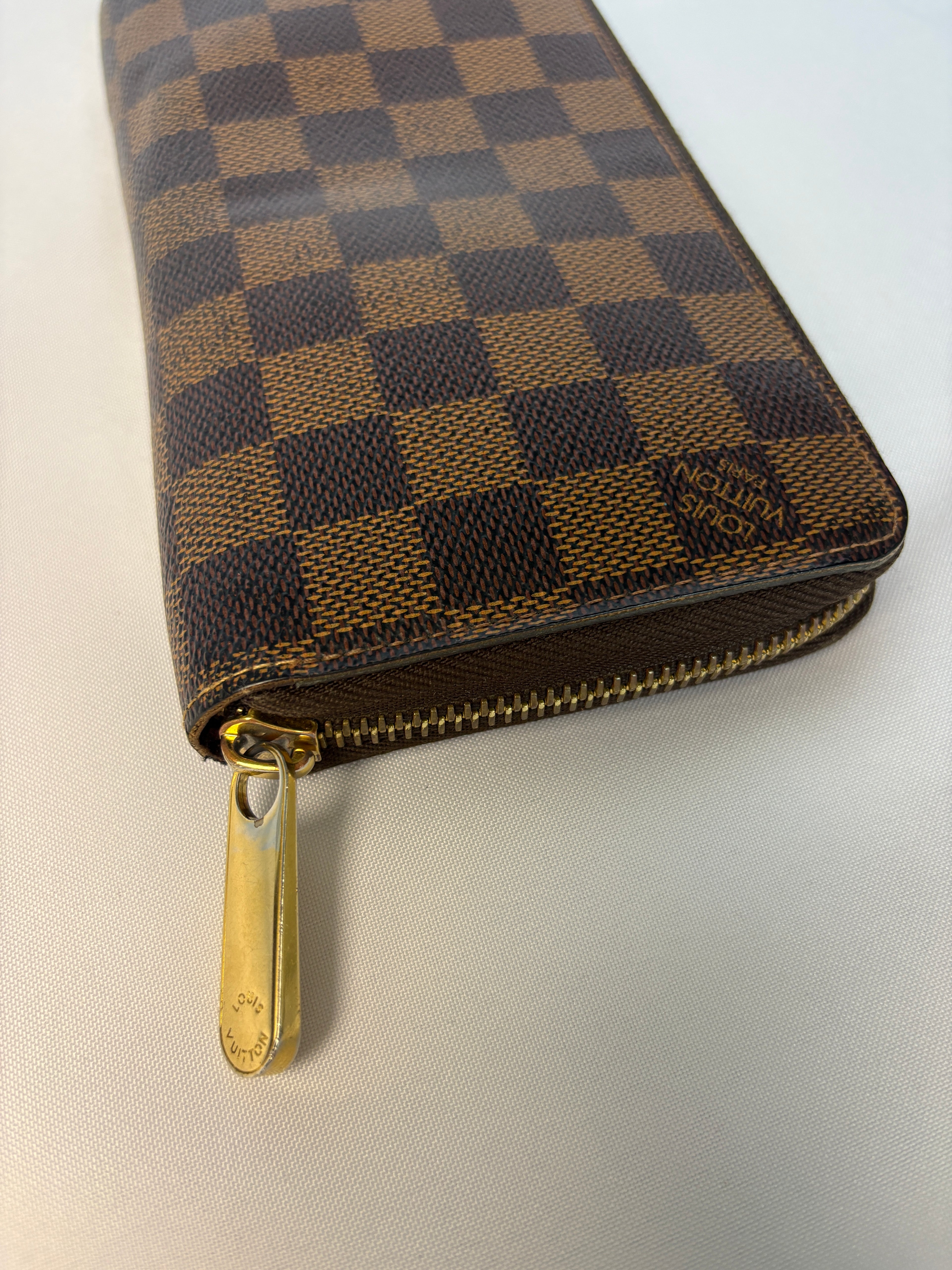 Louis Vuitton Damier Ebene Zippy Wallet gouden rits