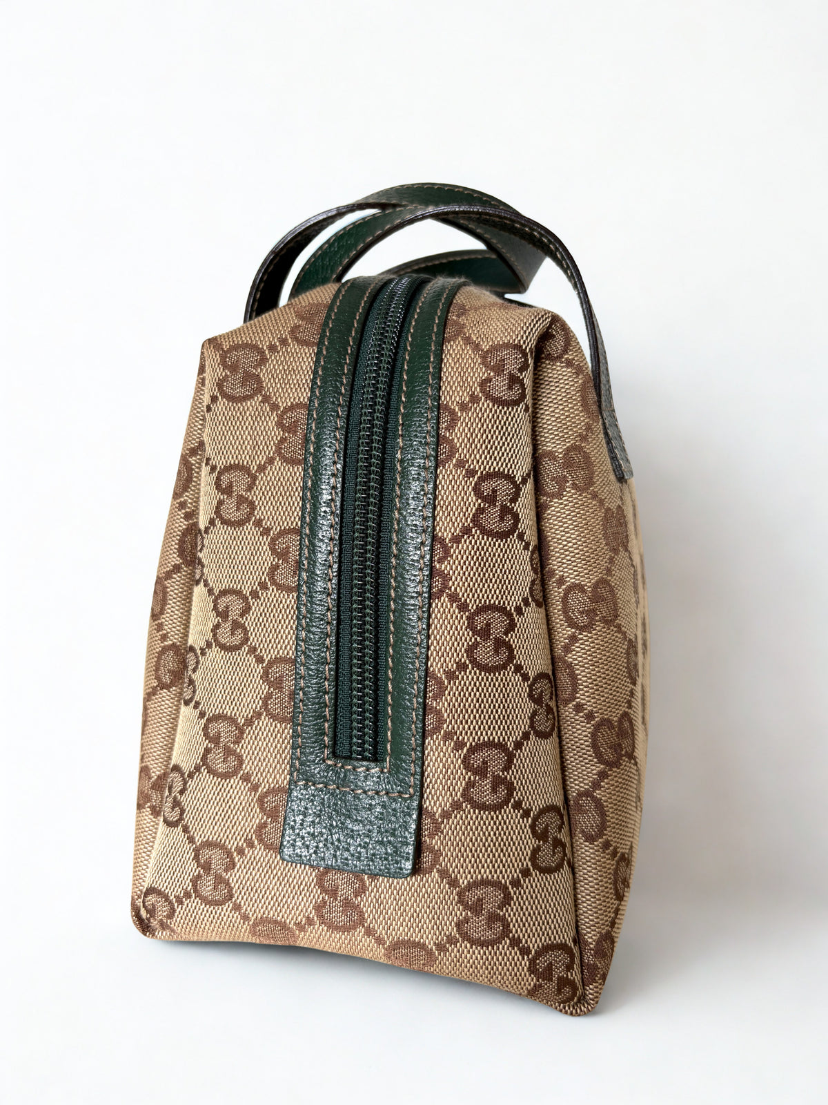 Pre-loved Gucci Canvas Balthus Top Handle, beige monogram canvas, zijaanzicht 