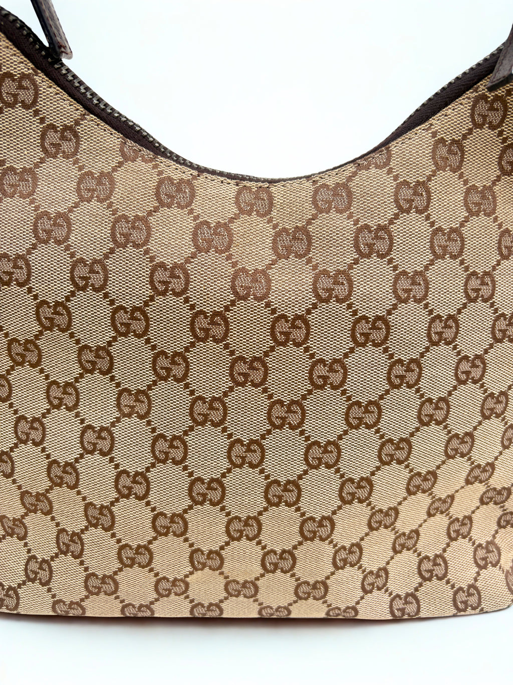 Vintage Gucci Monogram Canvas Lock tas, close up, GG canvas met zilveren hardware