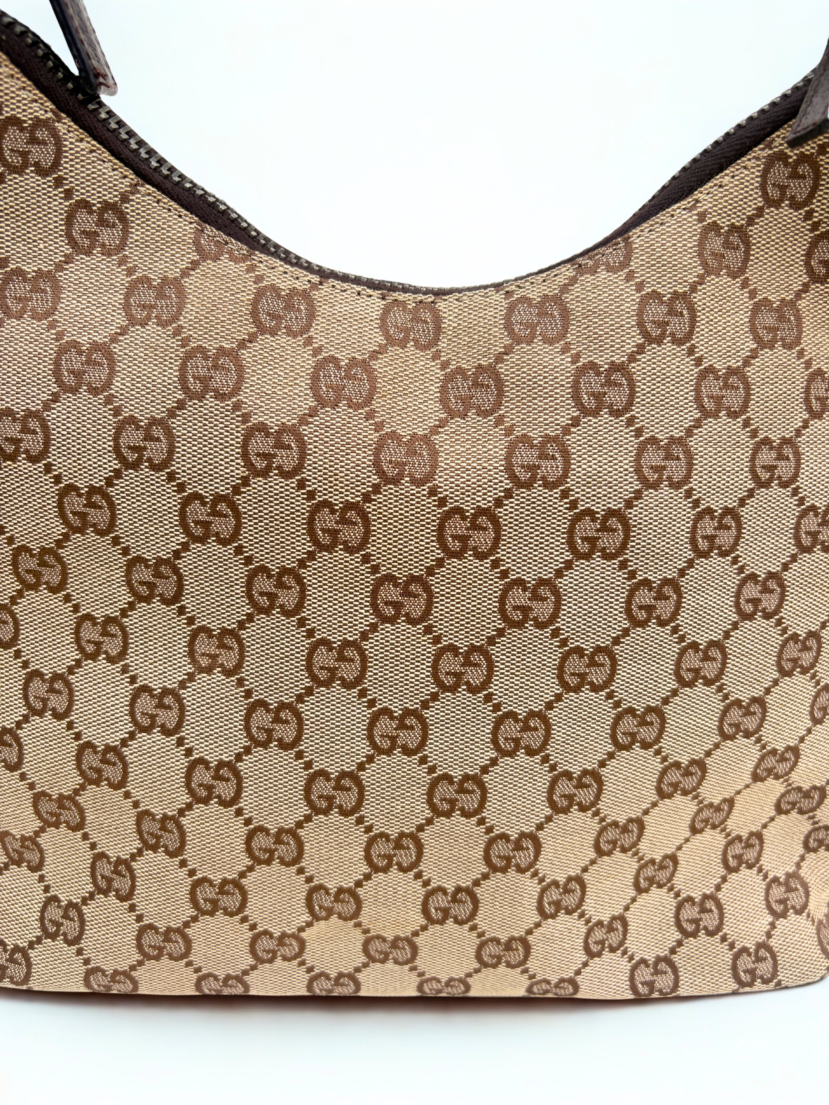 Vintage Gucci Monogram Canvas Lock tas, close up, GG canvas met zilveren hardware