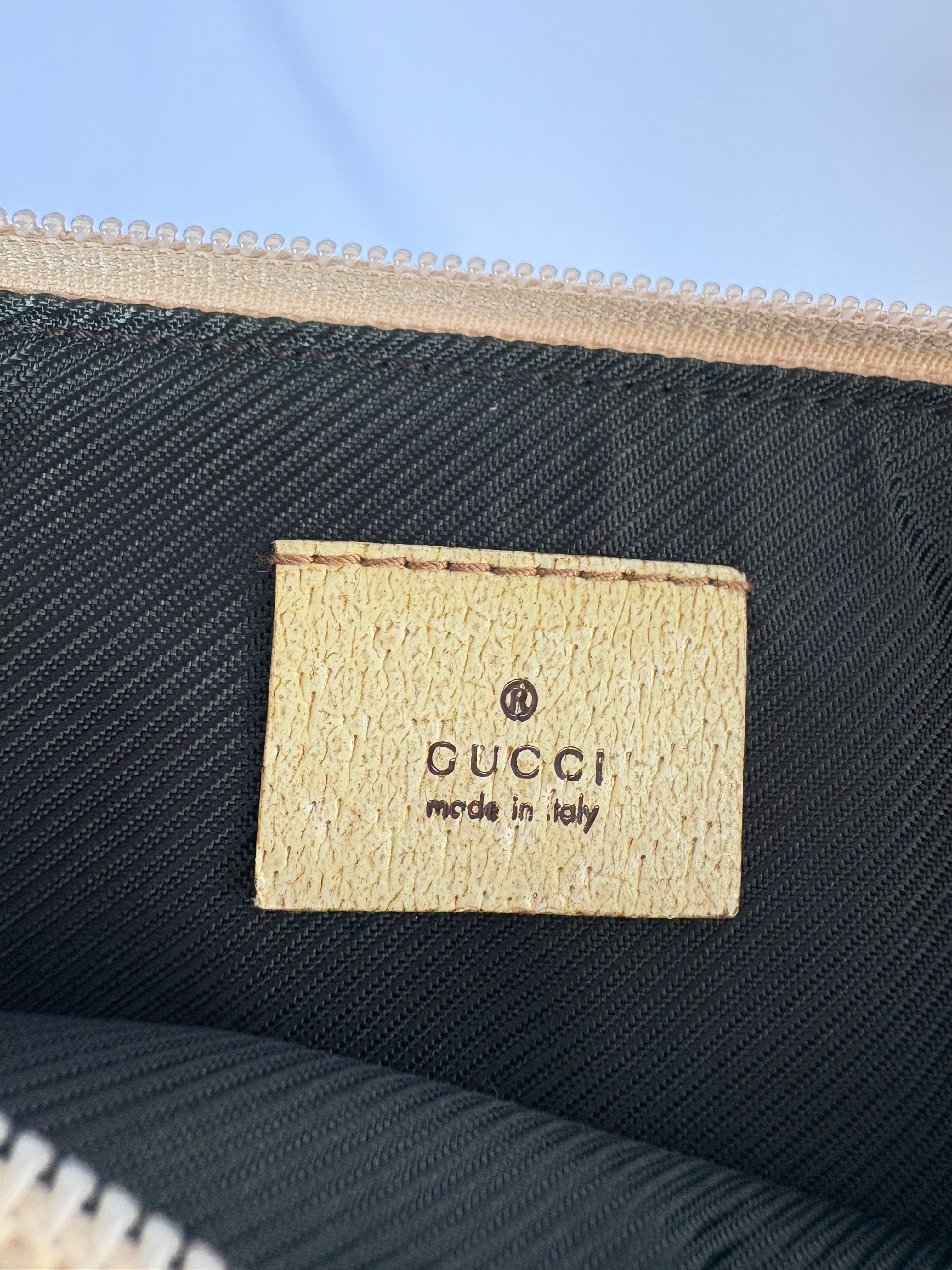 Gucci Pochette Boat Bag beige GG canvas vintage logo binnenzijde