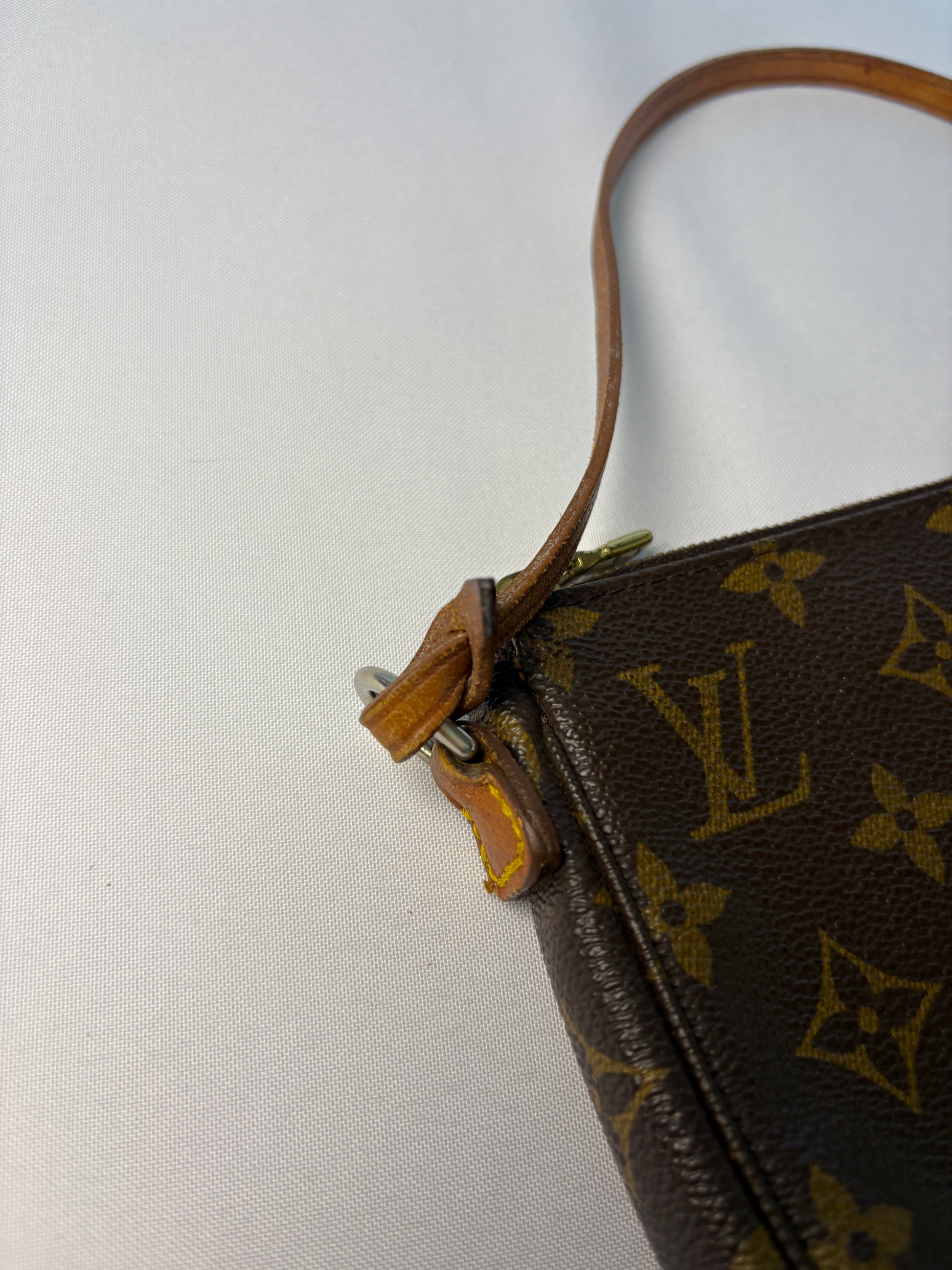 Louis Vuitton Pochette Monogram