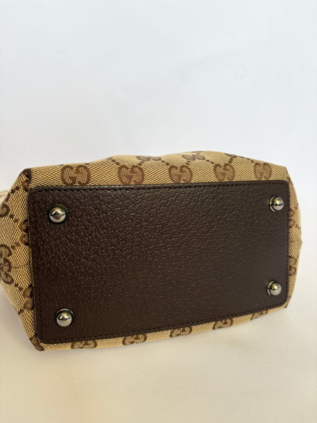 Gucci canvas eclipse tote onderkant