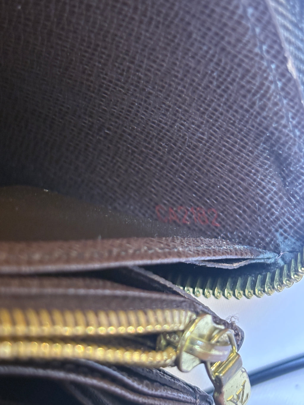 Louis Vuitton Damier Ebene Zippy Wallet serienummer