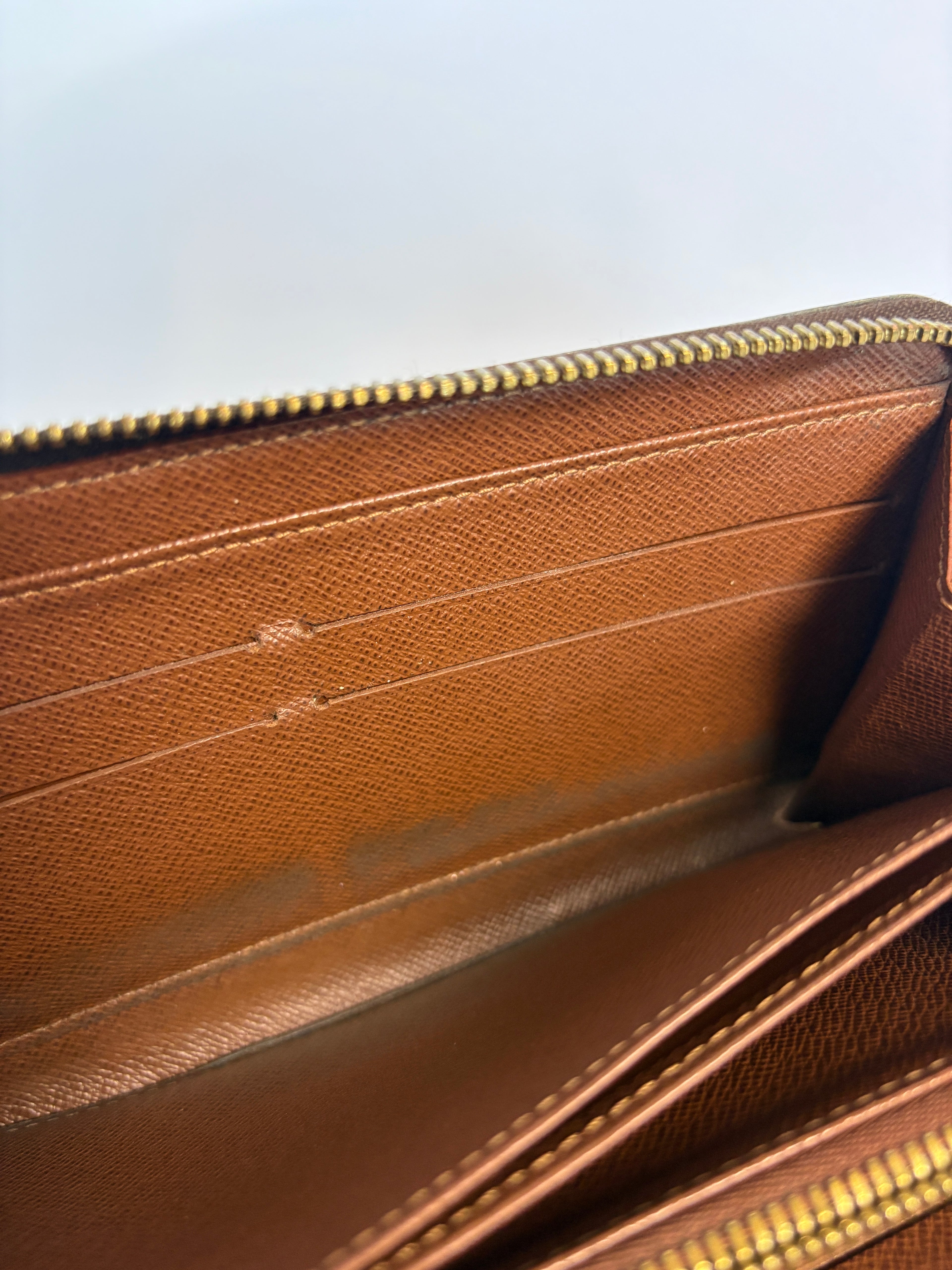 Louis Vuitton Zippy Wallet