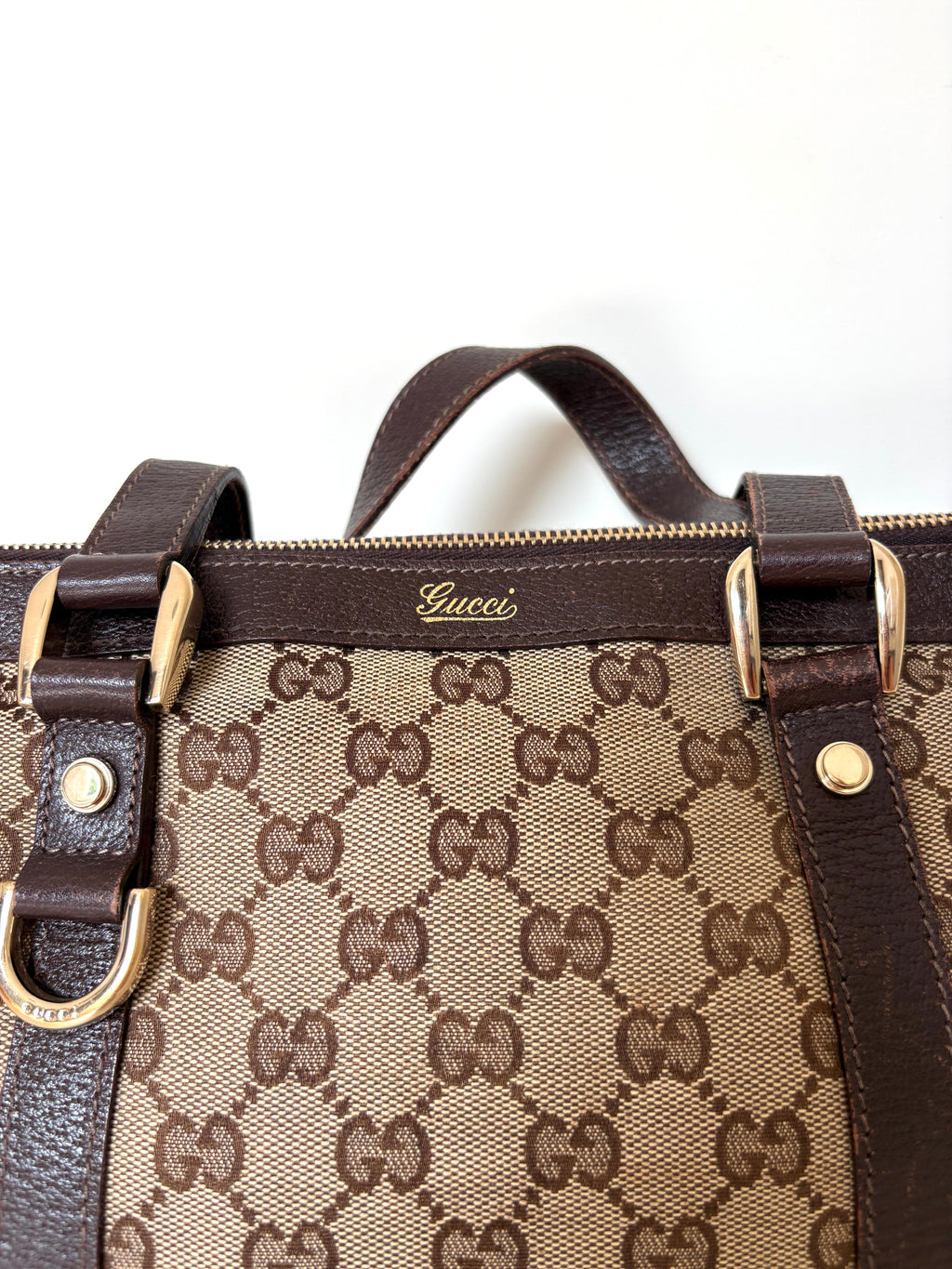 Gucci Abbey D-ring Monogram Tote Mini, close up gouden logo origineel