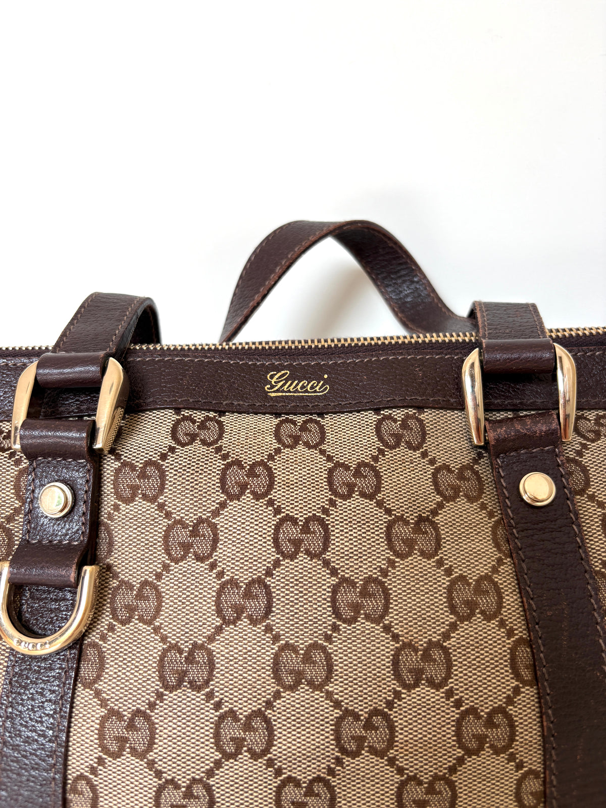 Gucci Abbey D-ring Monogram Tote Mini, close up gouden logo origineel
