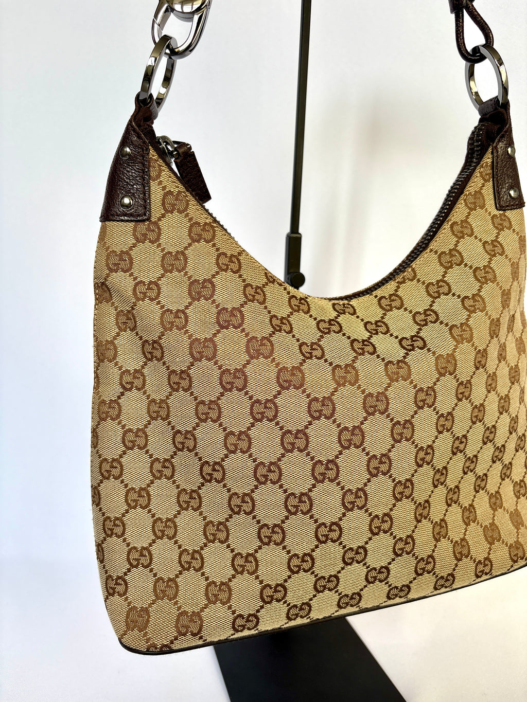 Gucci Monogram Canvas Lock tas beige GG patroon close up