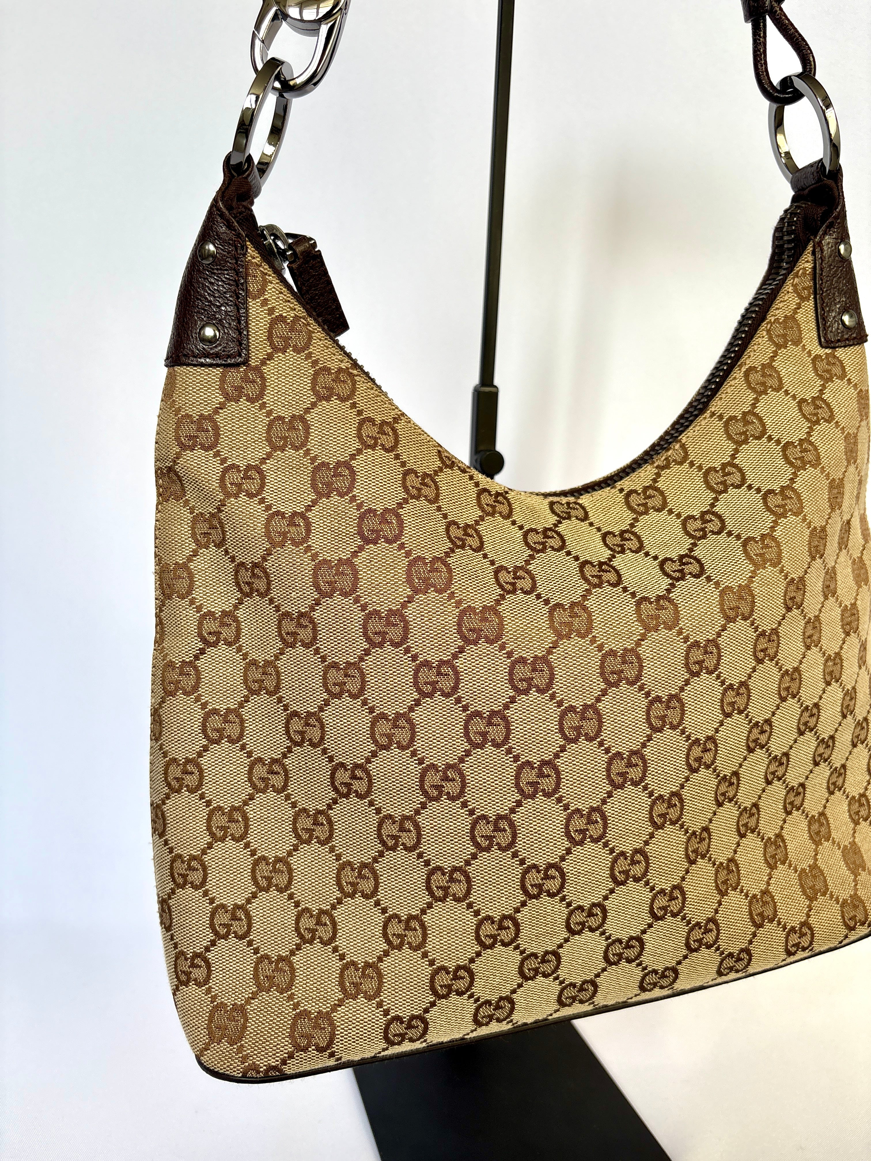Gucci Monogram Canvas Lock tas beige GG patroon close up