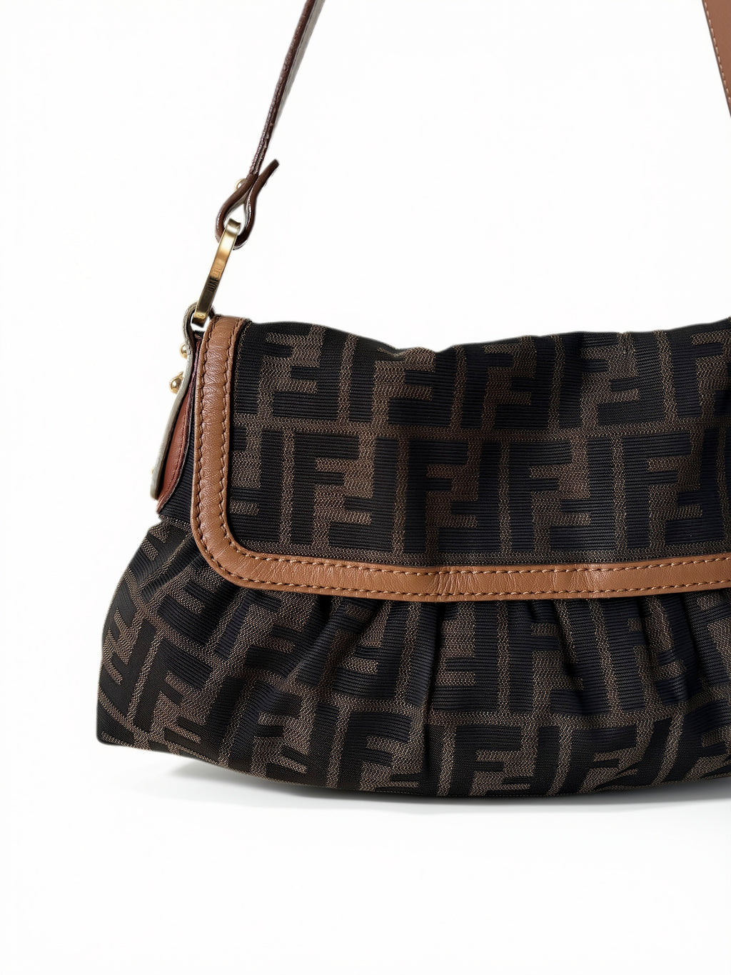 Pre-loved Fendi Zucca Chef Hobo, zijaanzicht 