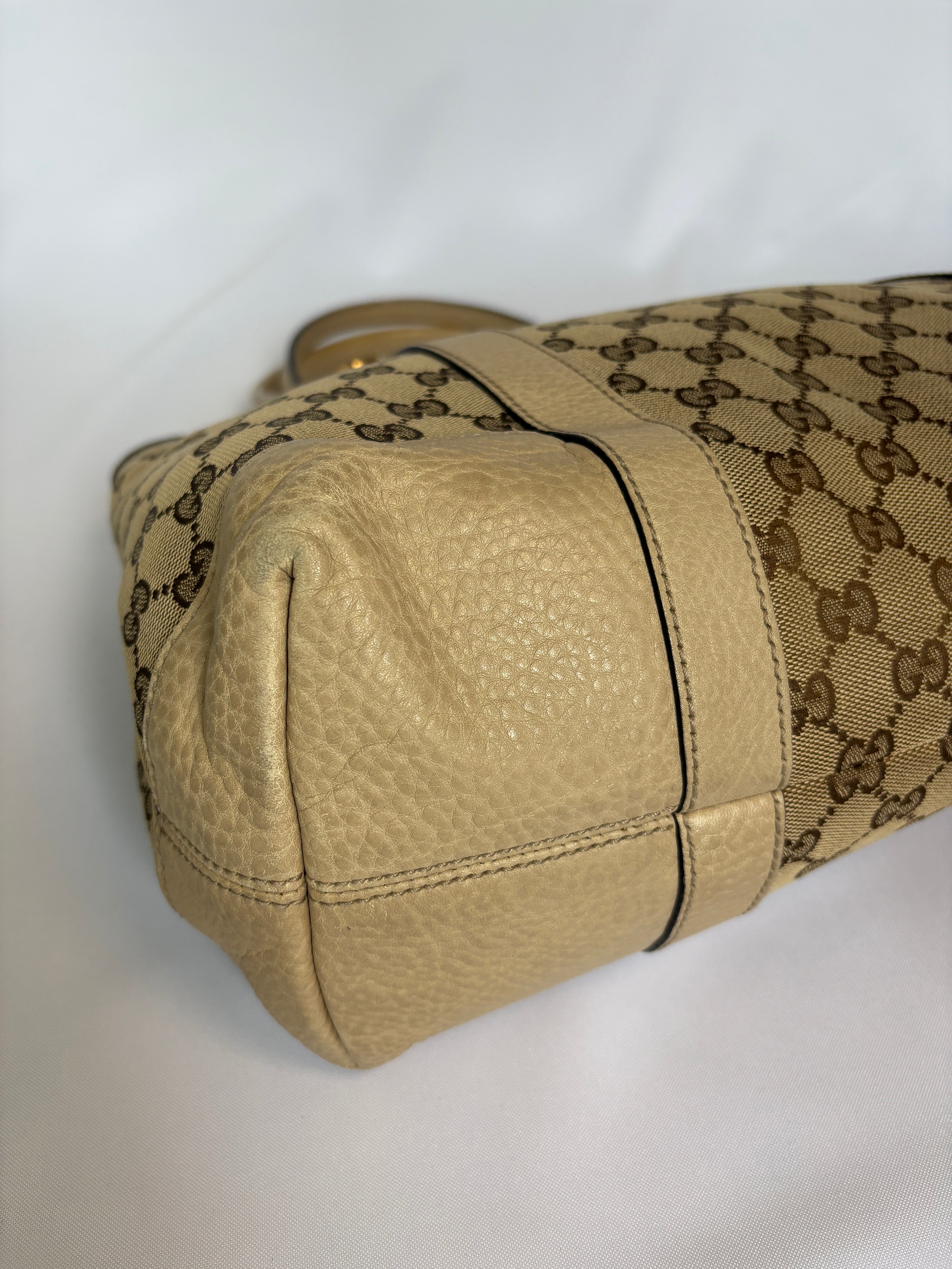  Gucci Canvas Miss GG Tote onderzijde