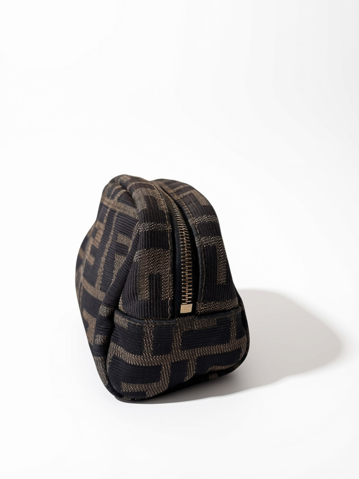 Pre-loved Fendi Zucca FF Cosmetic Pouch Gouden rits.