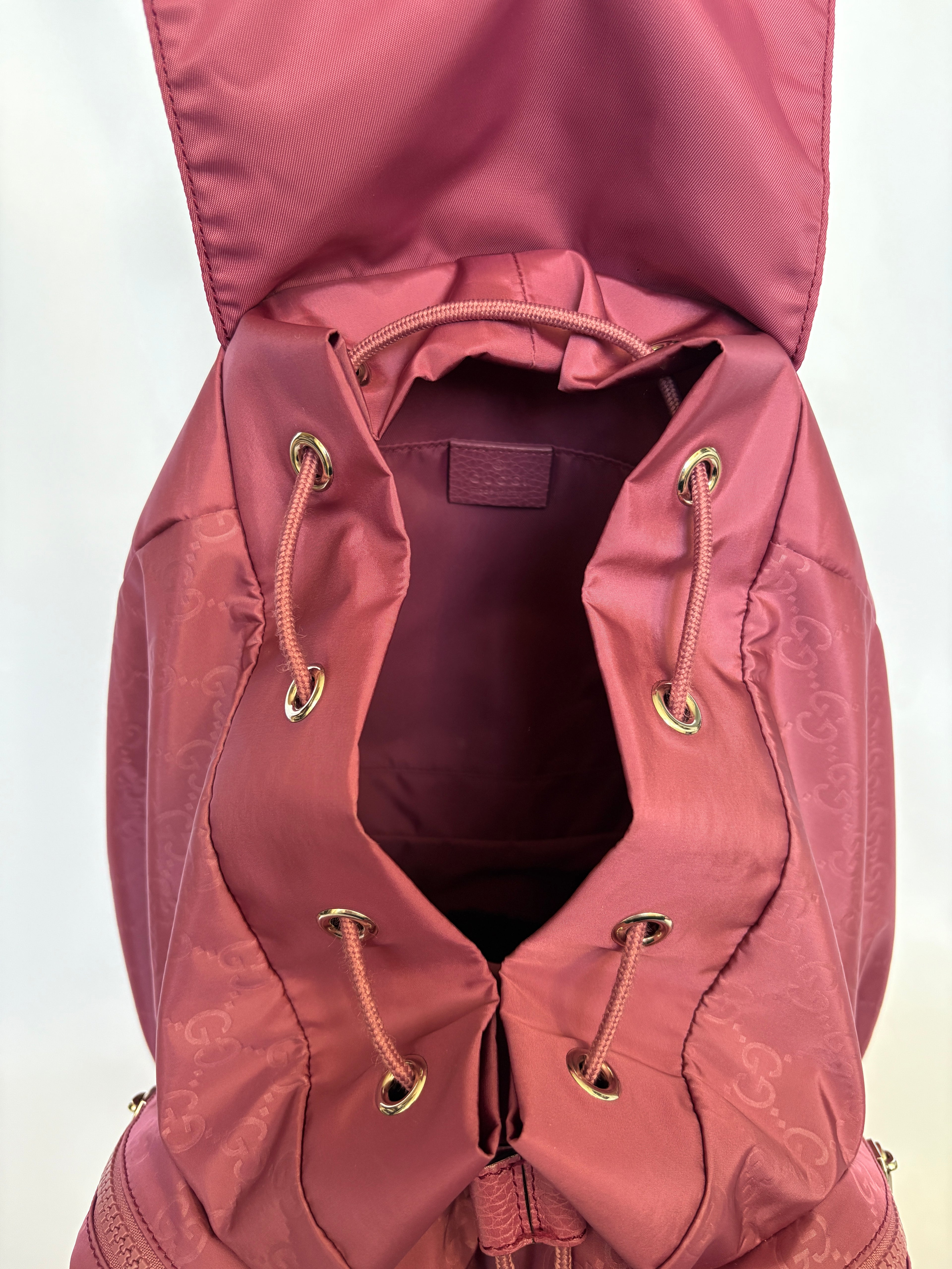 Gucci GG Monogram backpack berry bovenzijde