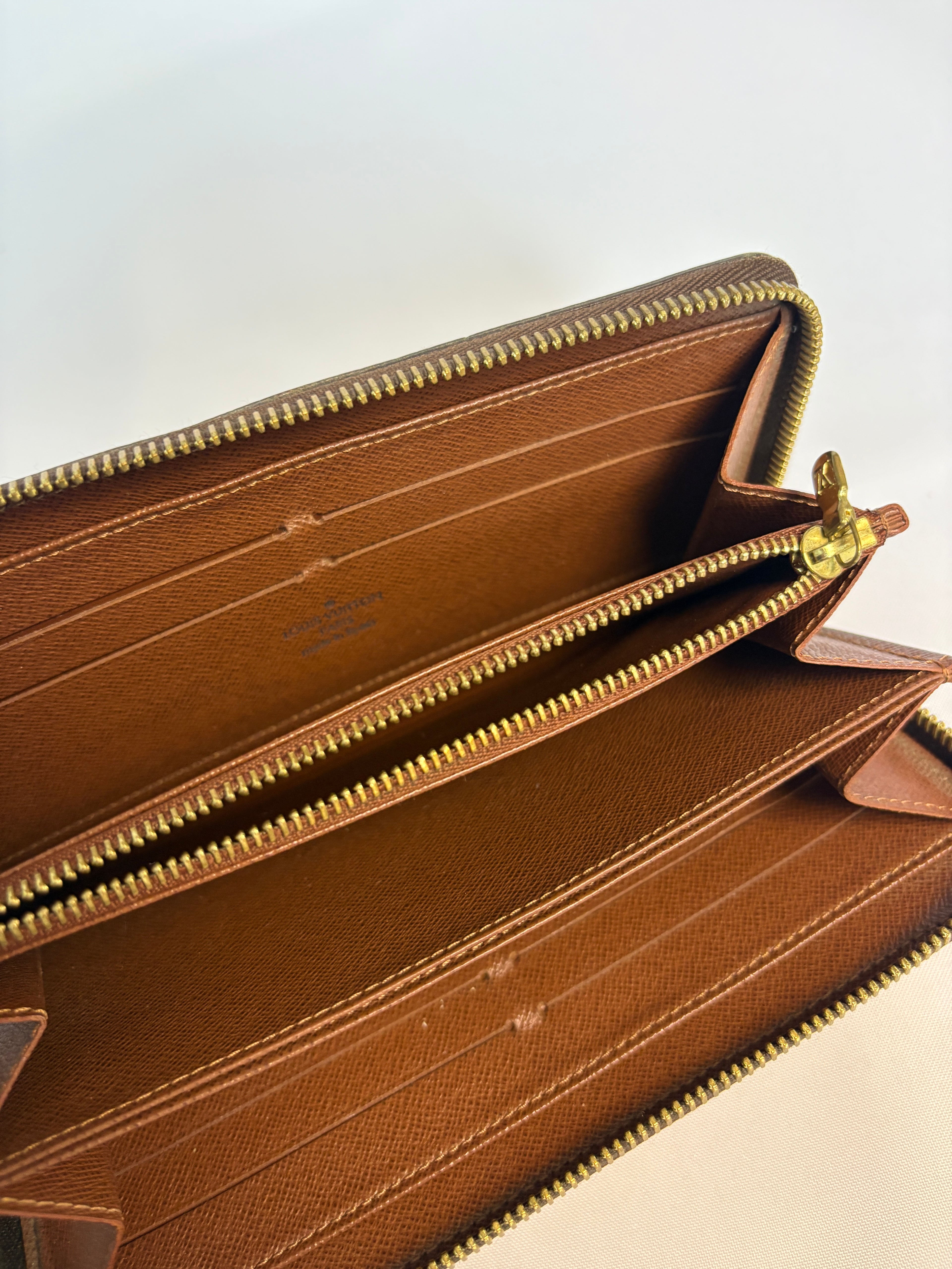 Louis Vuitton Zippy Wallet