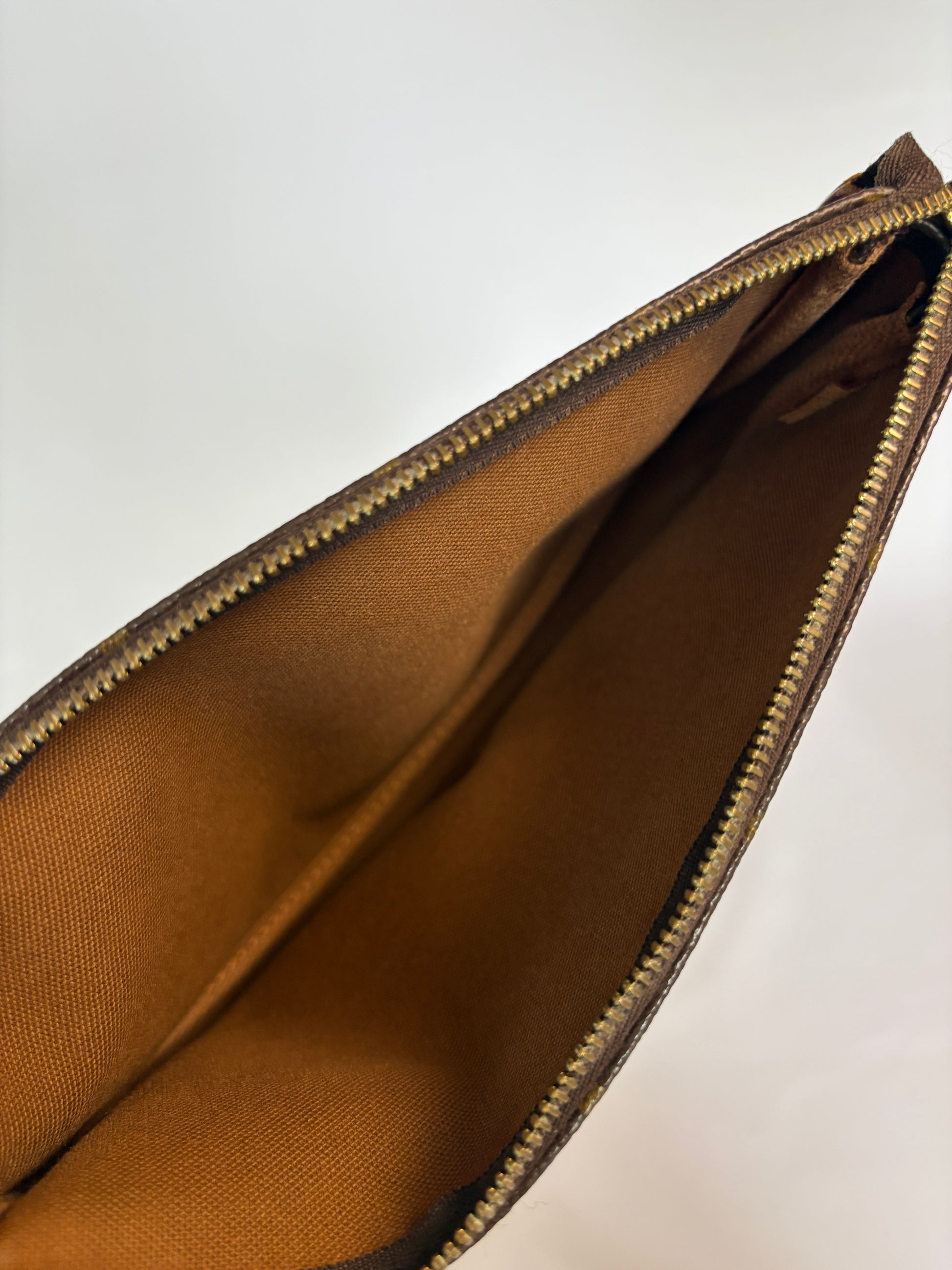 Louis Vuitton Pochette Monogram