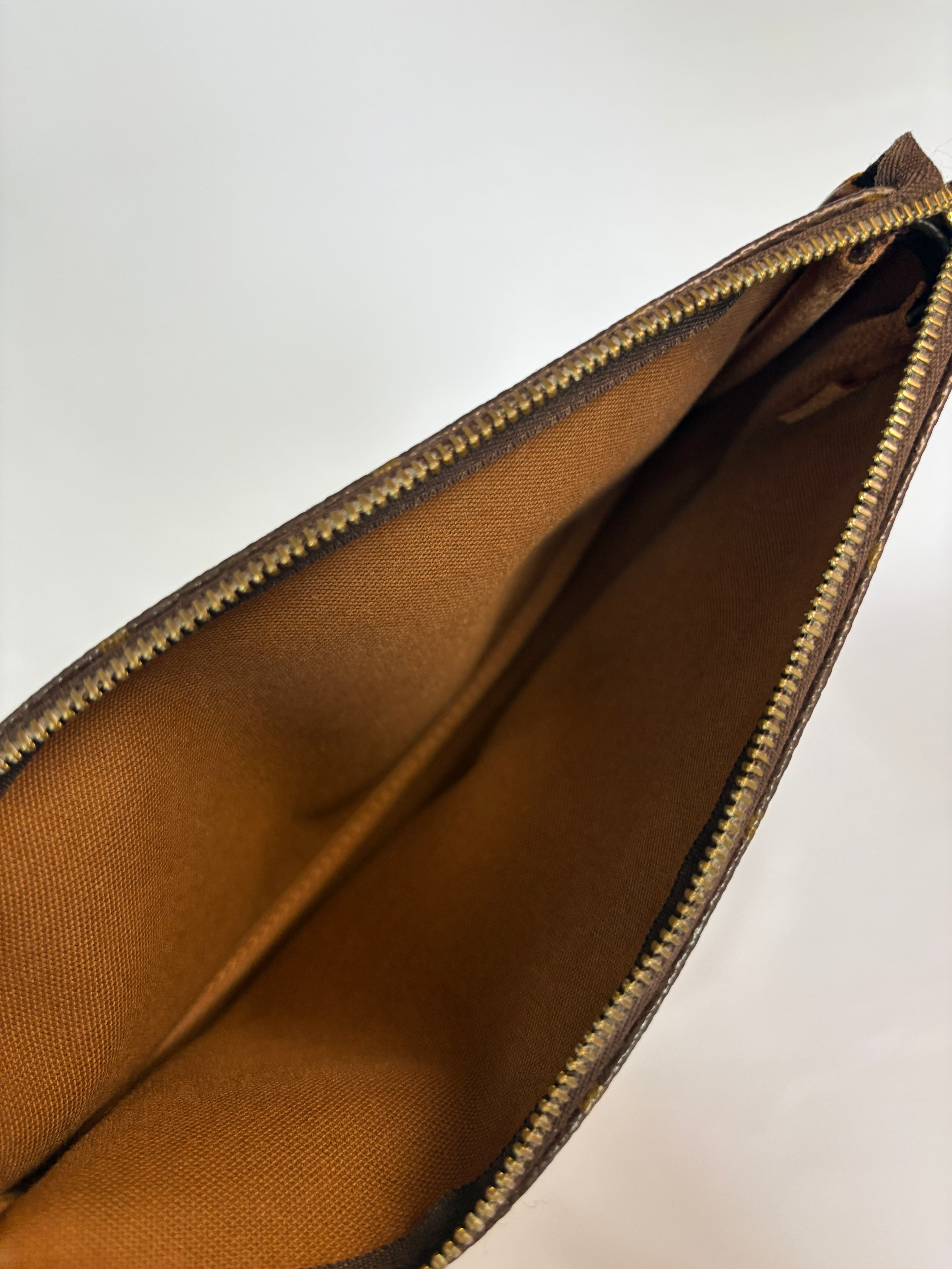 Louis Vuitton Pochette Monogram