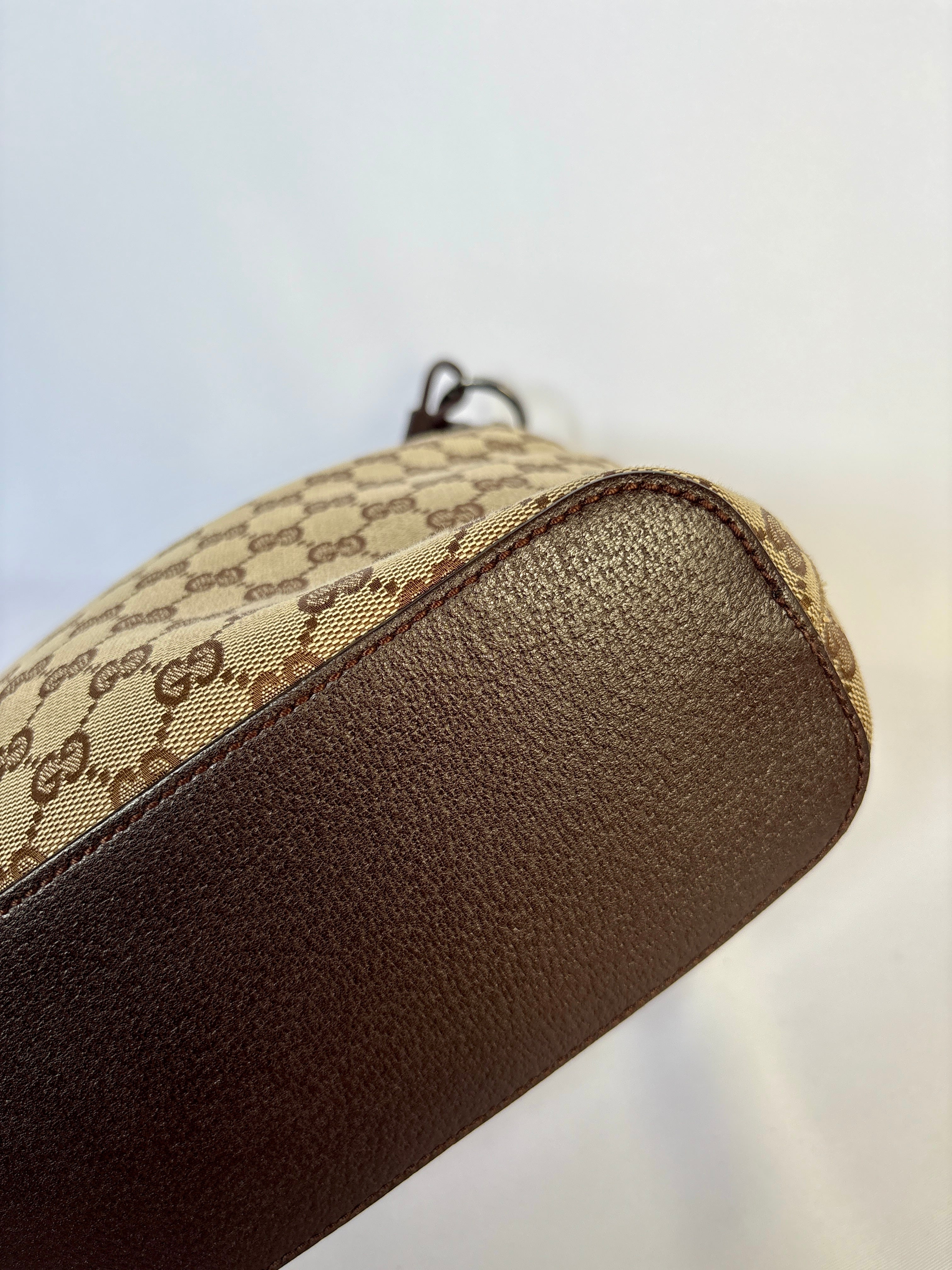 Gucci Monogram Canvas Lock tas bruin lederen onderzijde
