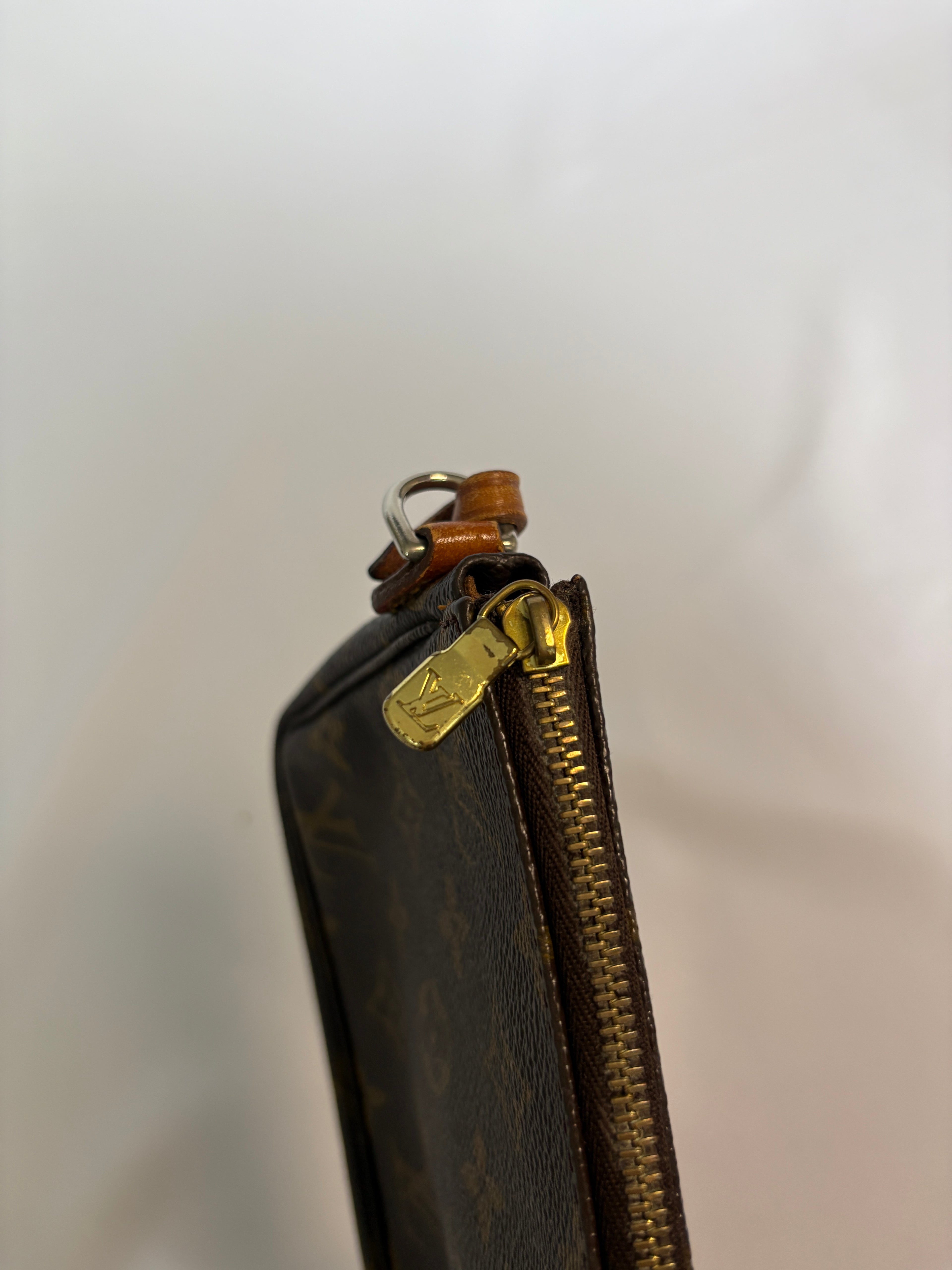 Louis Vuitton Pochette Monogram