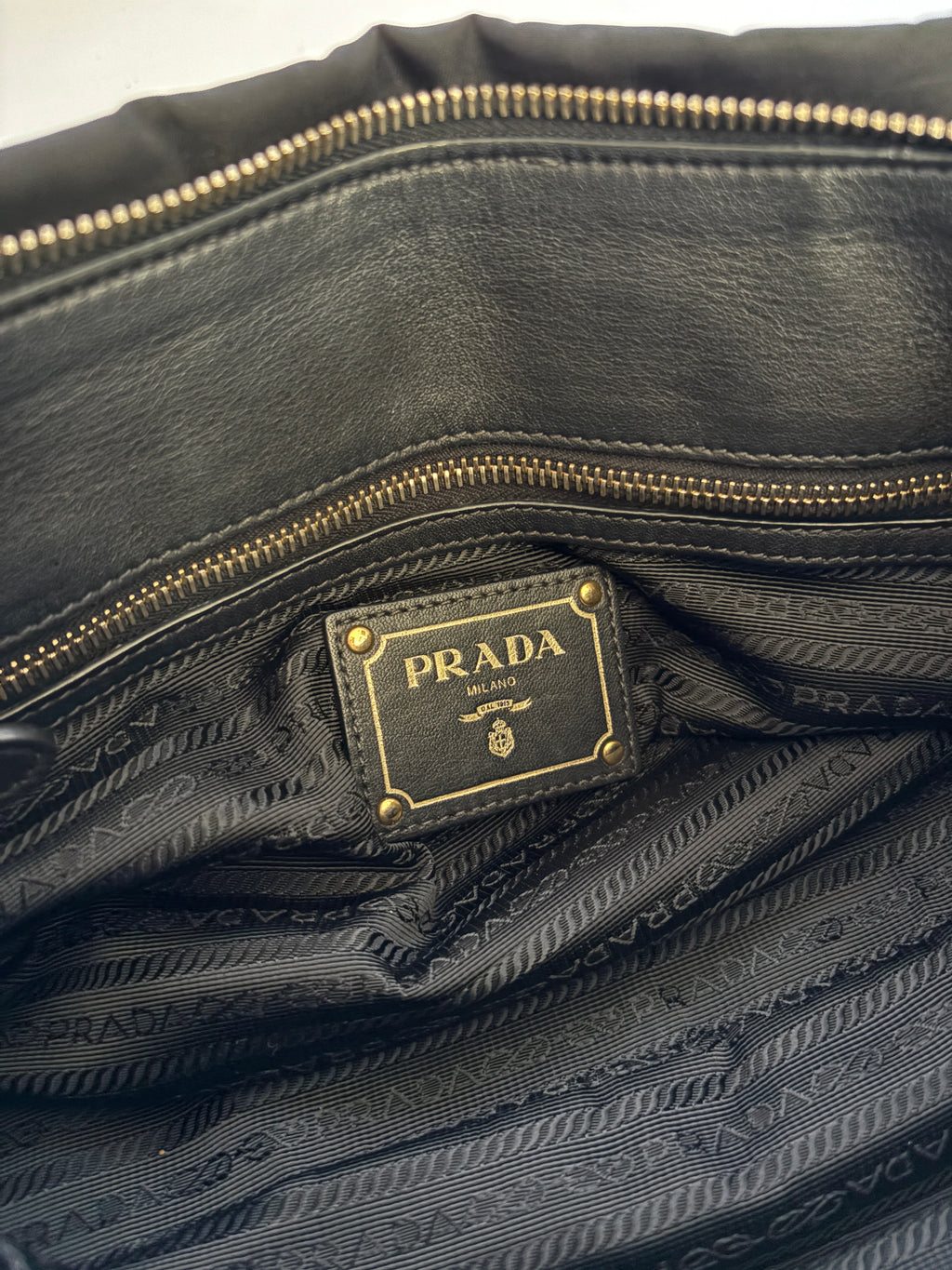 Prada Tessuto nylon handtas logo