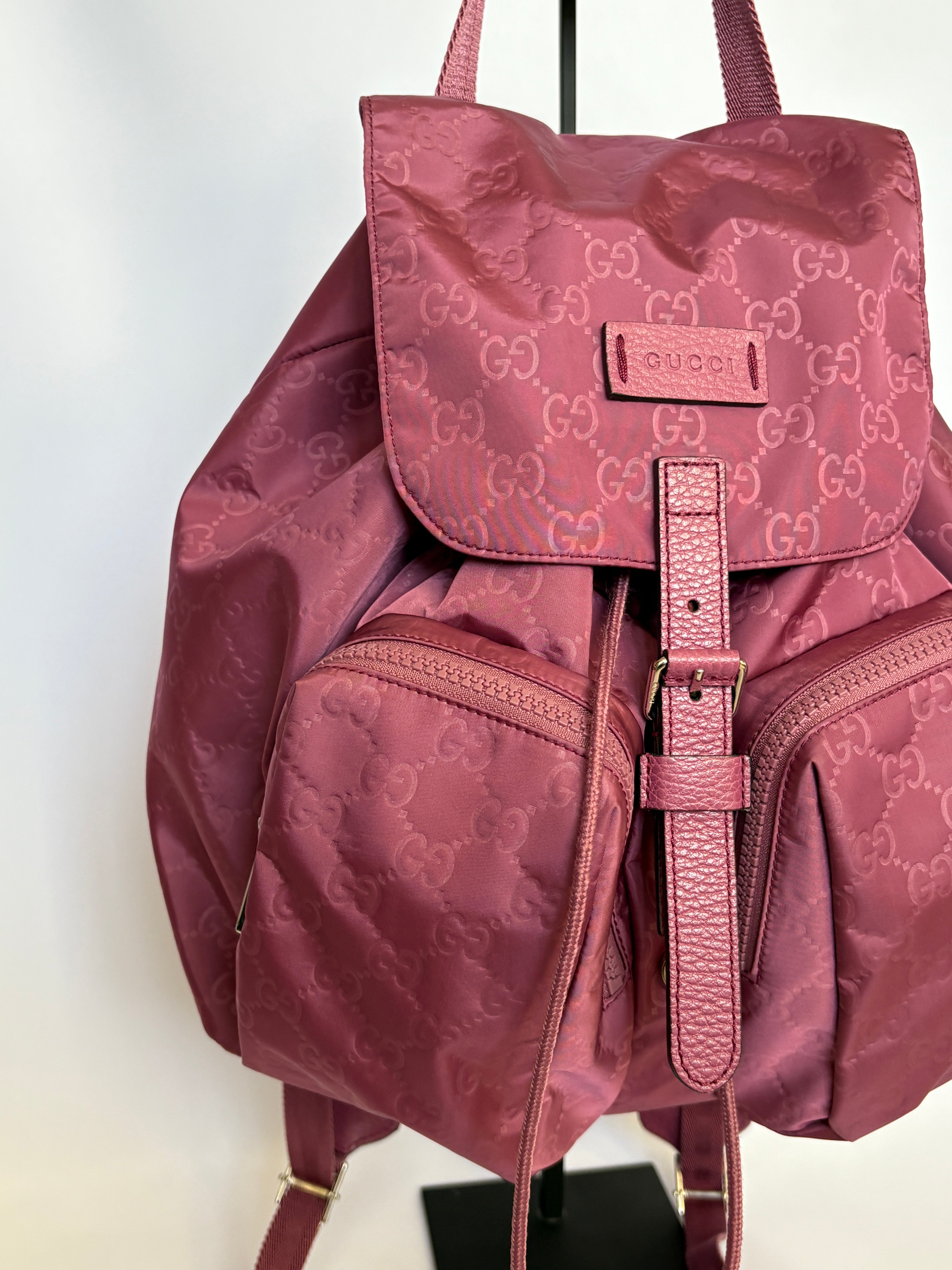 Gucci GG Monogram backpack berry met vakjes