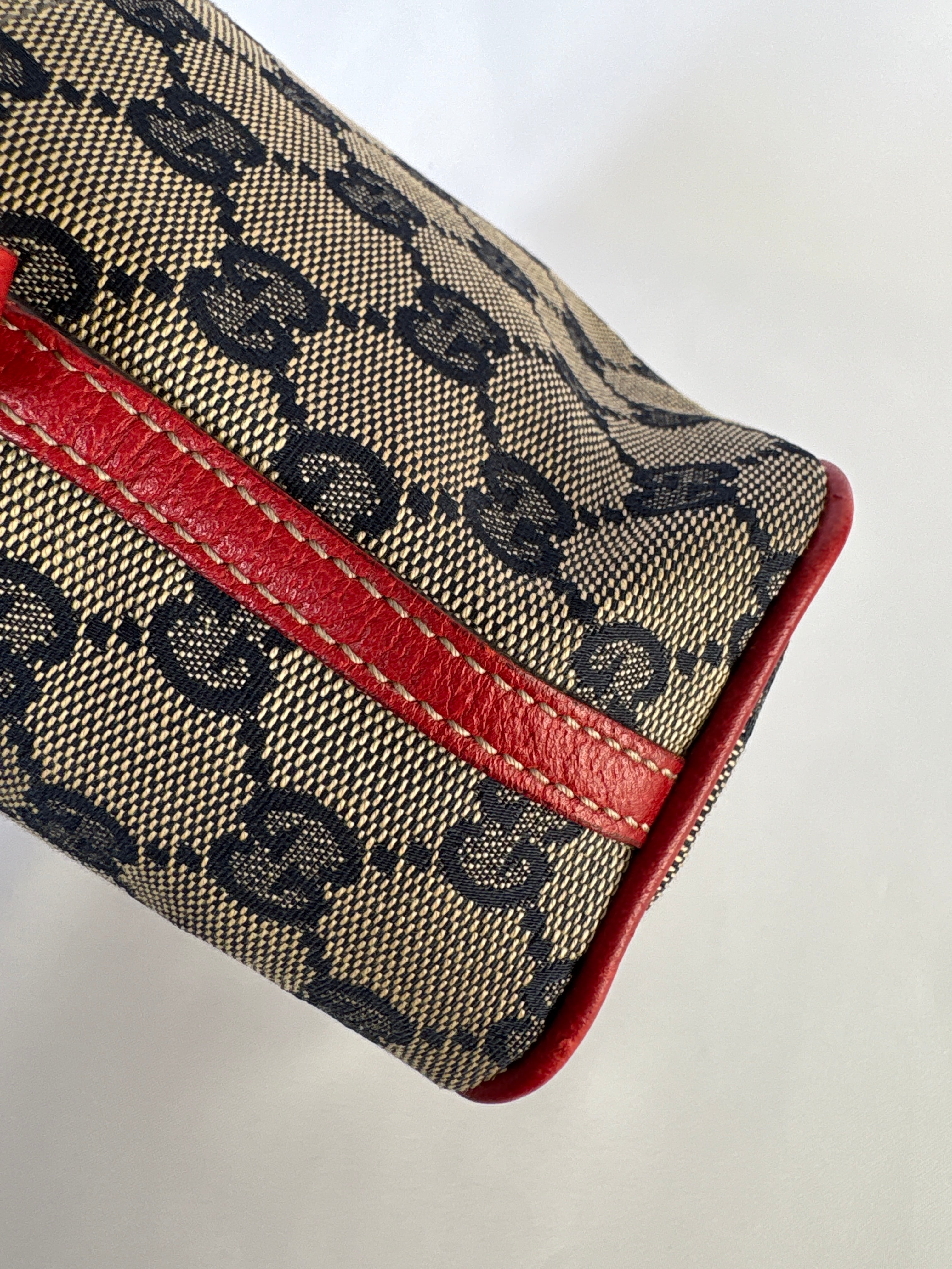 Gucci Pochette Boat Bag navy blauw rood GG canvas leren details rood