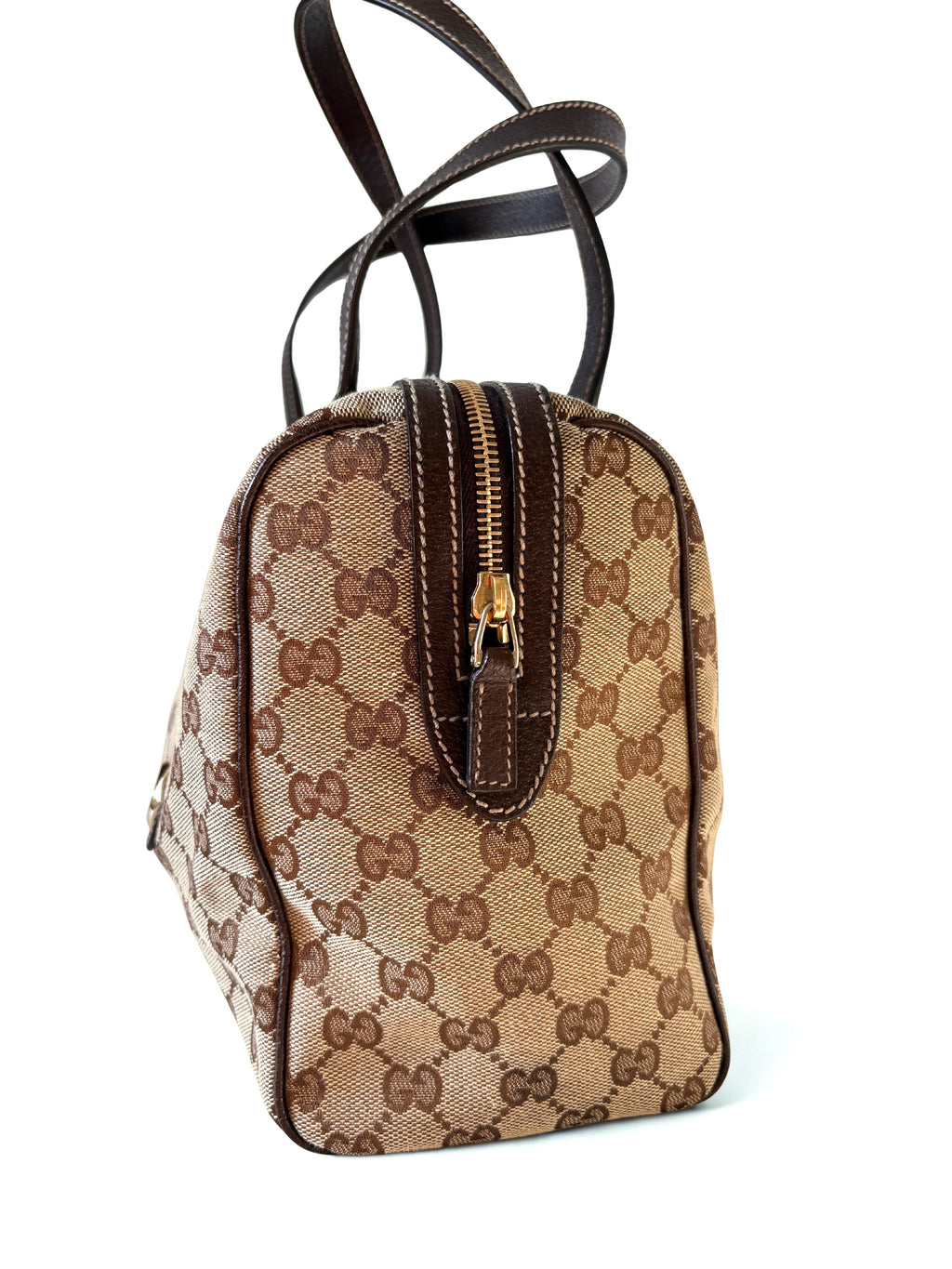 Pre-loved Gucci Monogram Charmy Boston, zijkant