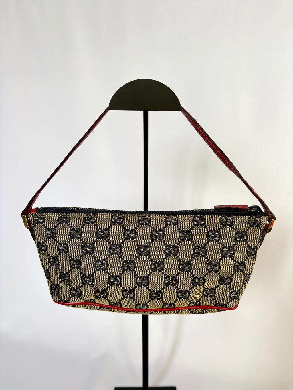 Gucci Pochette Boat Bag navy blauw rood GG canvas achterzijde