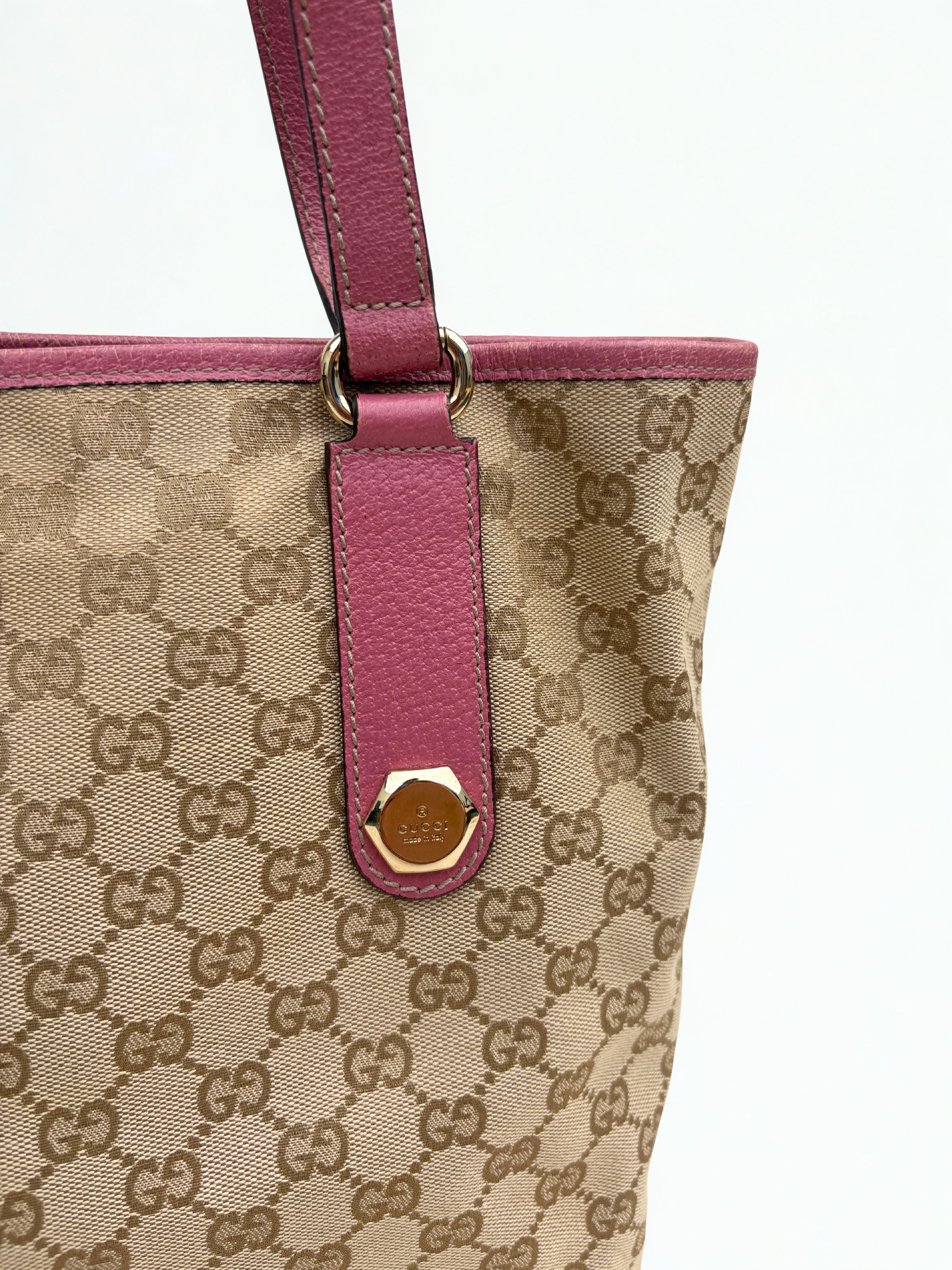 Vintage Gucci Monogram Tote roze, zijaanzicht, GG monogram canvas met bubblegum roze en gouden details