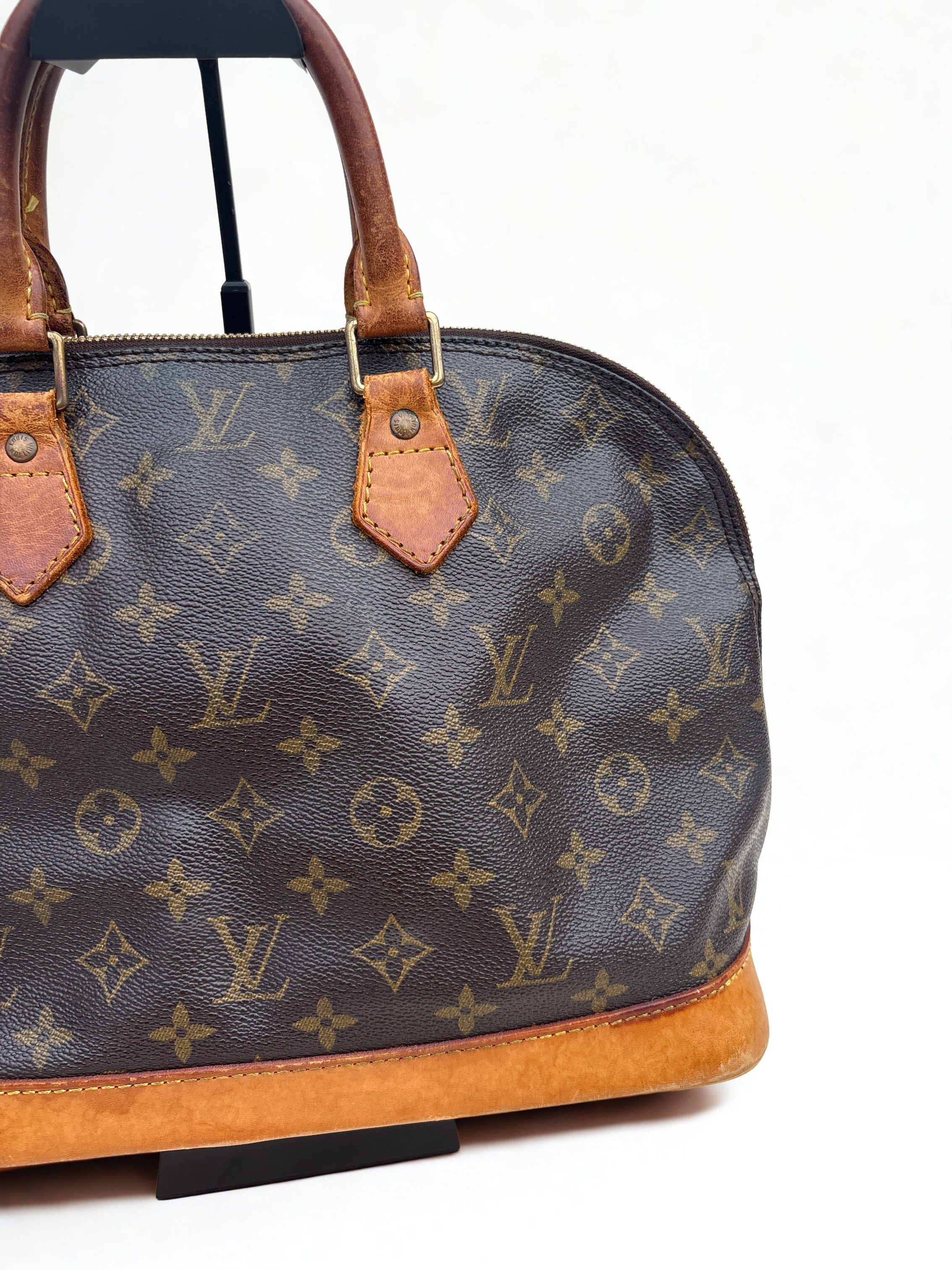 Vintage Louis Vuitton Alma Old tas, details , iconisch monogram canvas met gouden hardware
