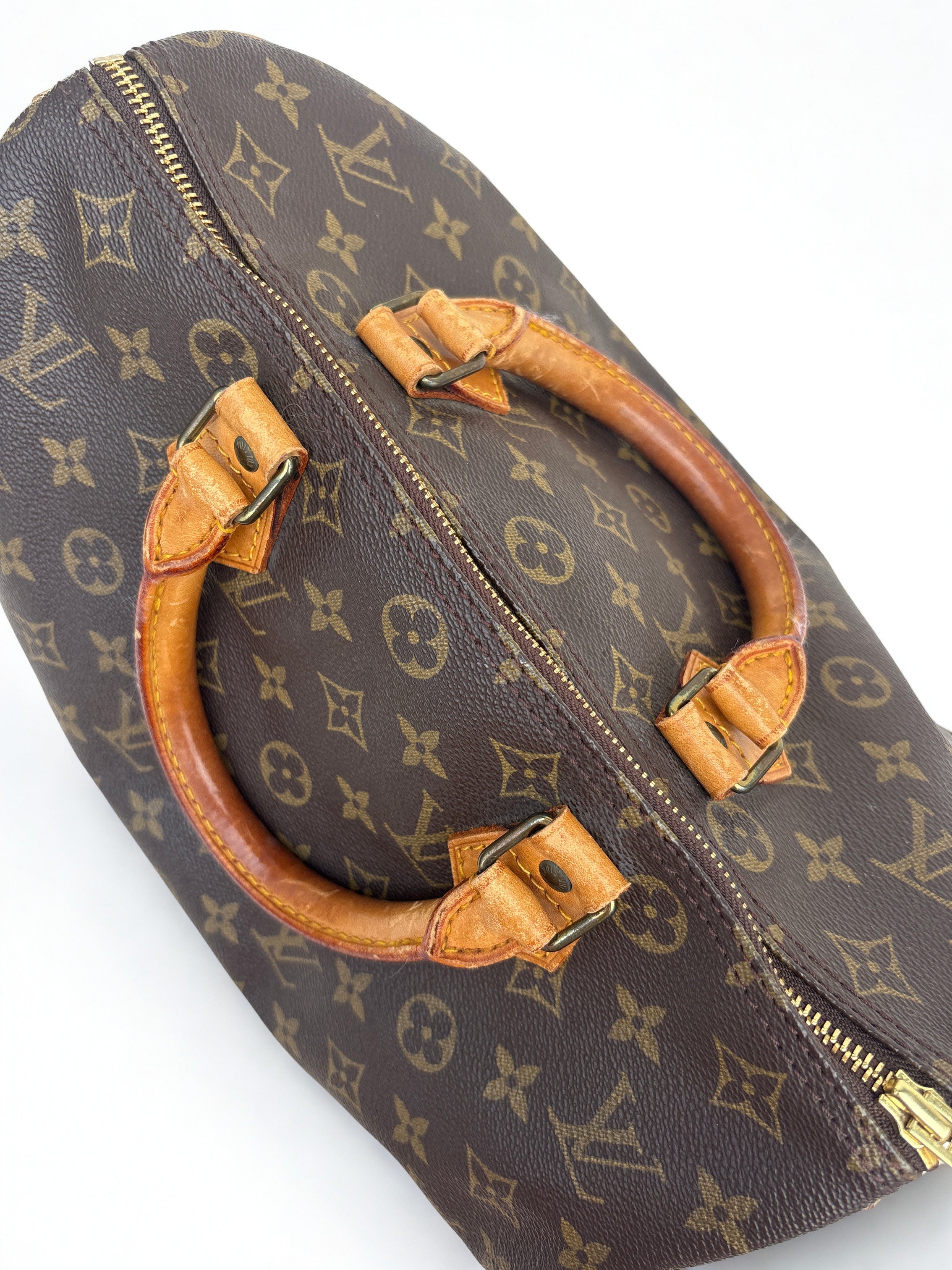 Vintage Louis Vuitton Monogram Speedy 30 tas. Bovenaanzicht gouden rits/hardware.