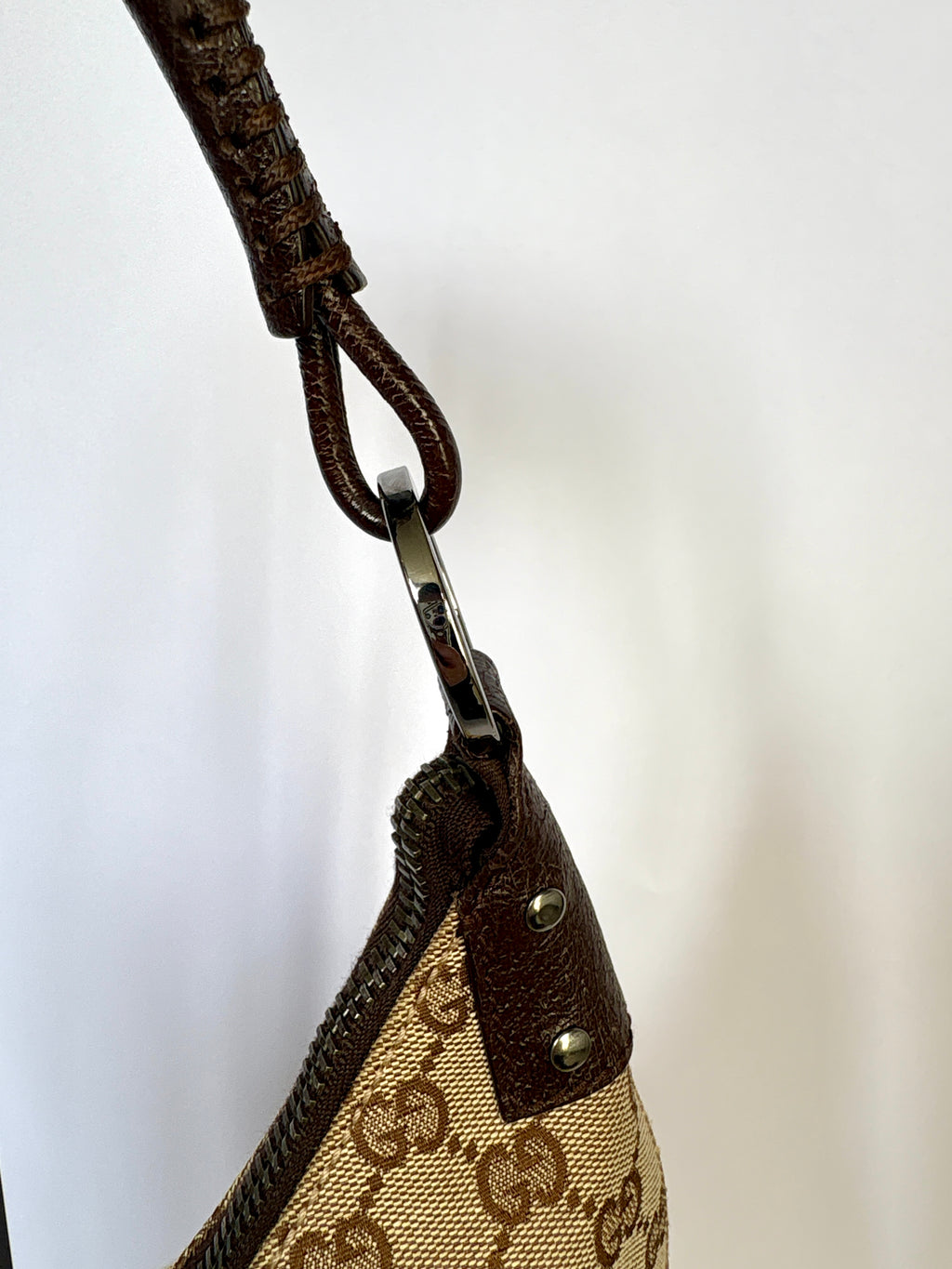 Gucci Monogram Canvas Lock vintage designer tas hardware 