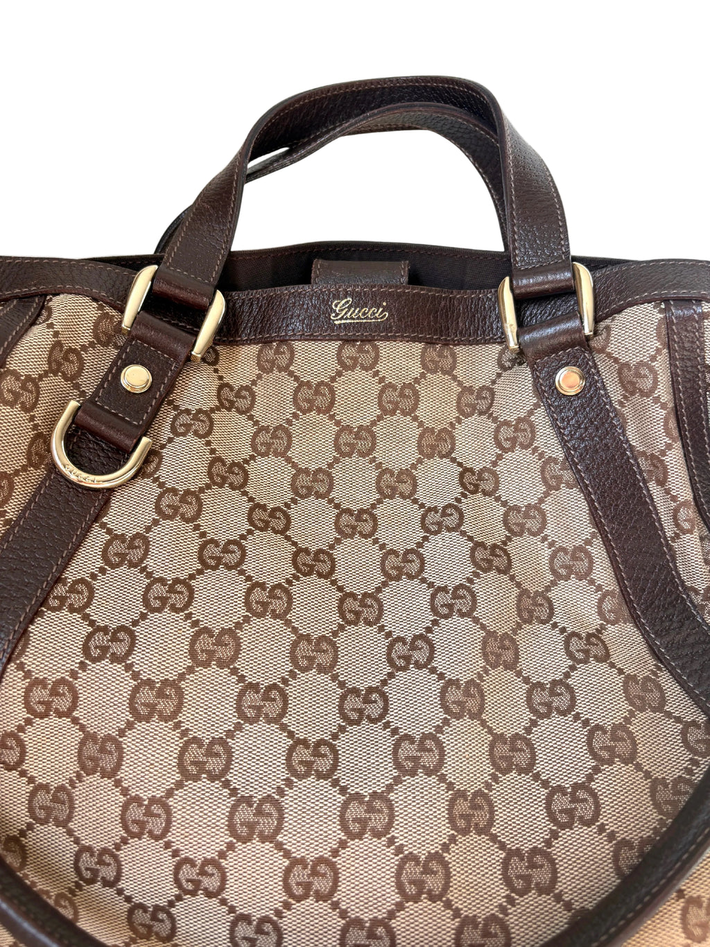 Pre-loved Gucci Abbey Convertible Hobo, Beige monogram canvas, voorzijde close up