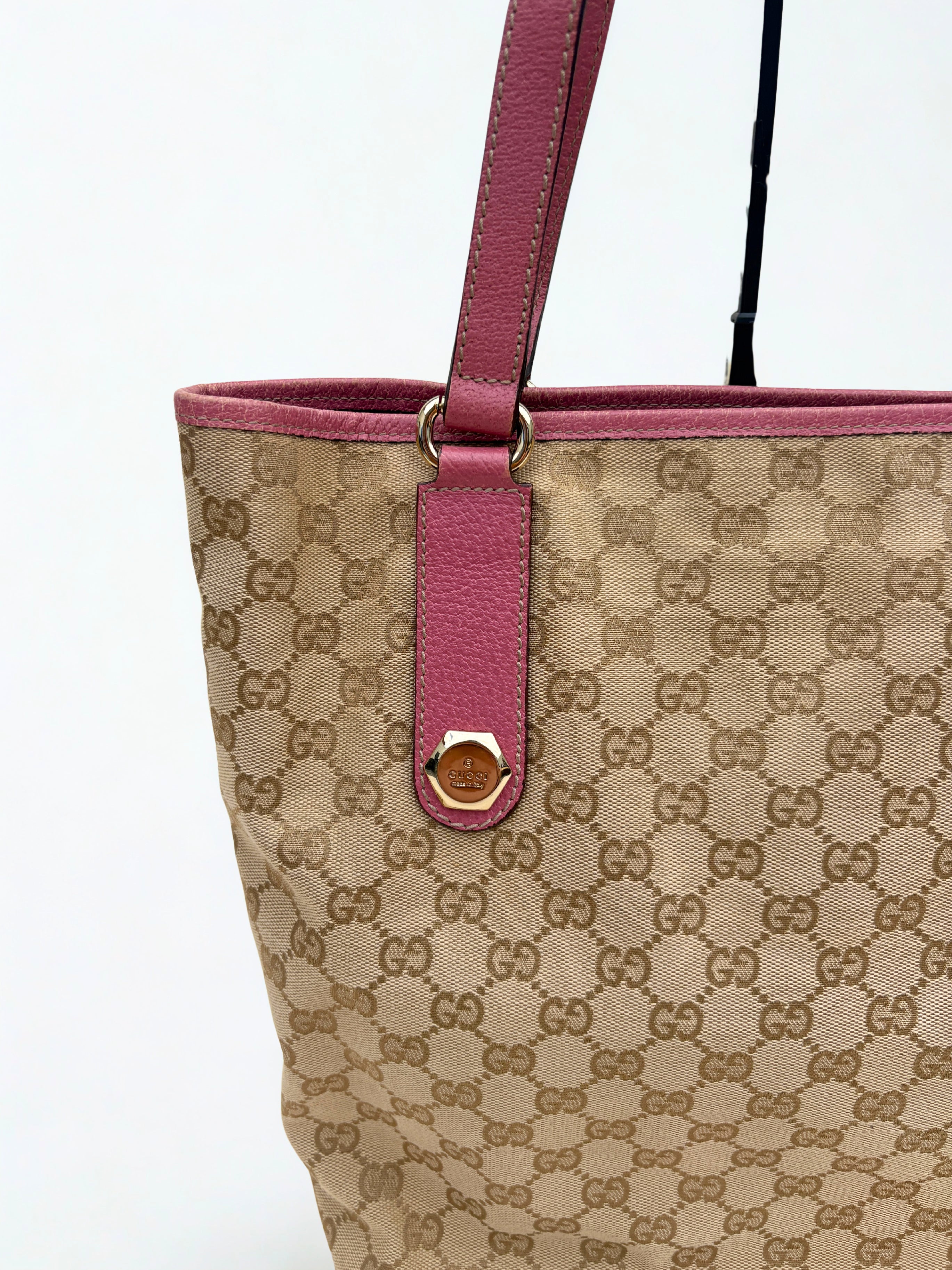 Vintage Gucci Charmy Tote roze, vooraanzicht, GG monogram canvas close up met bubblegum roze lederen details