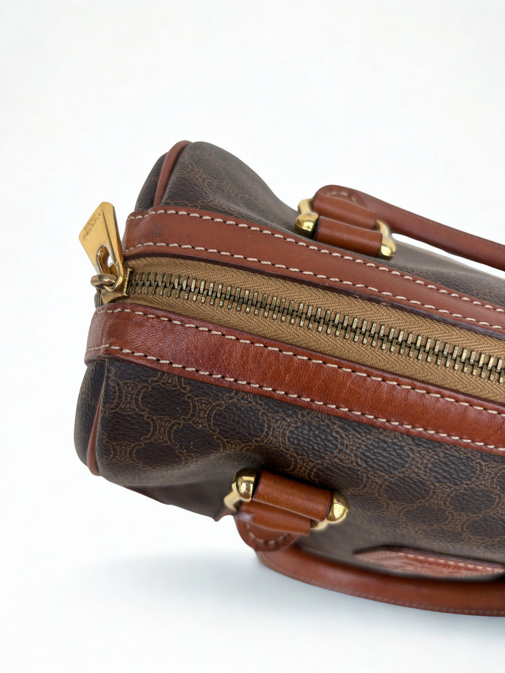 Vintage Céline Macadam Mini Boston tas, bovenaanzicht, donkerbruin leer met gouden hardware