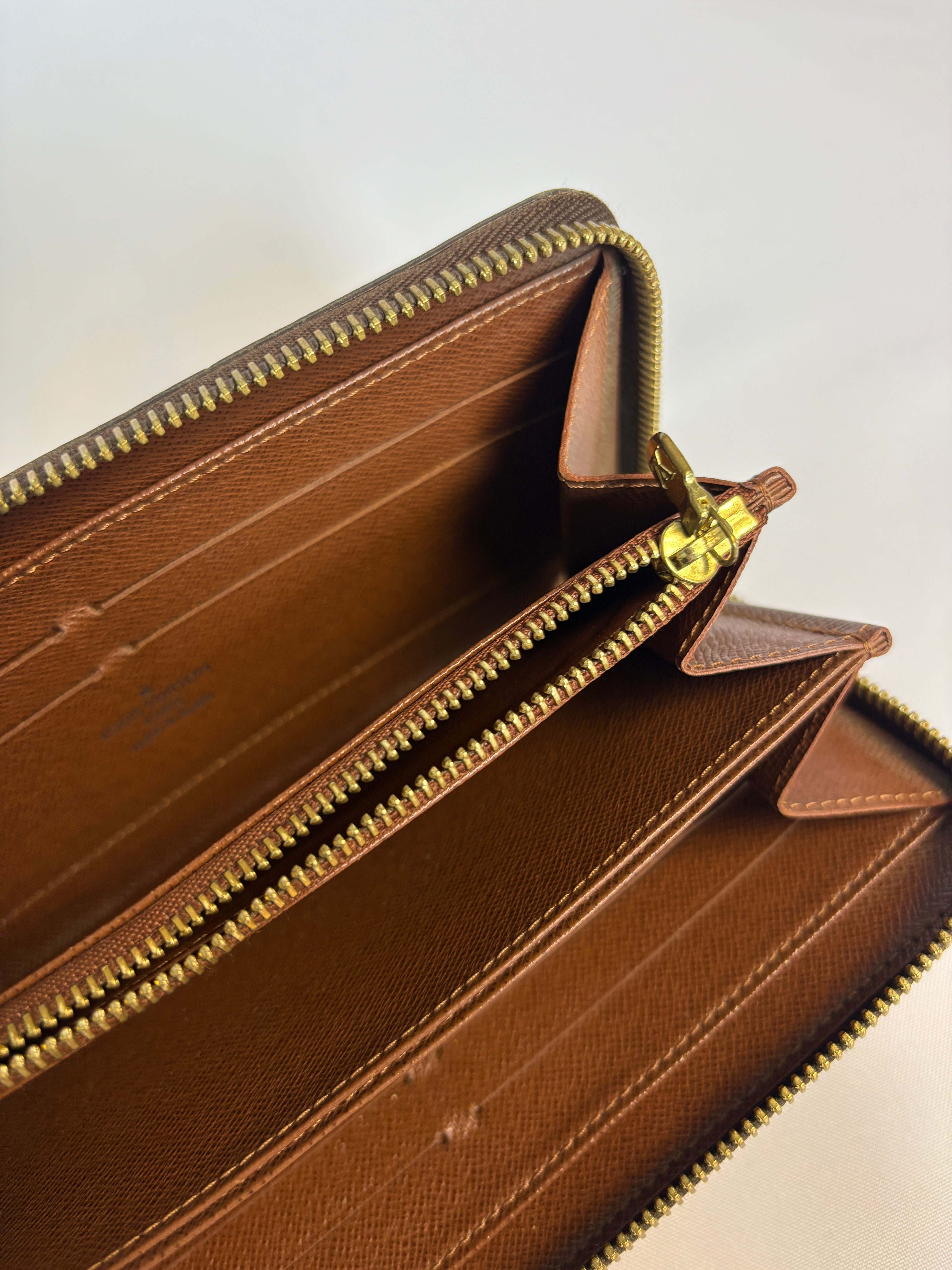 Louis Vuitton Zippy Wallet
