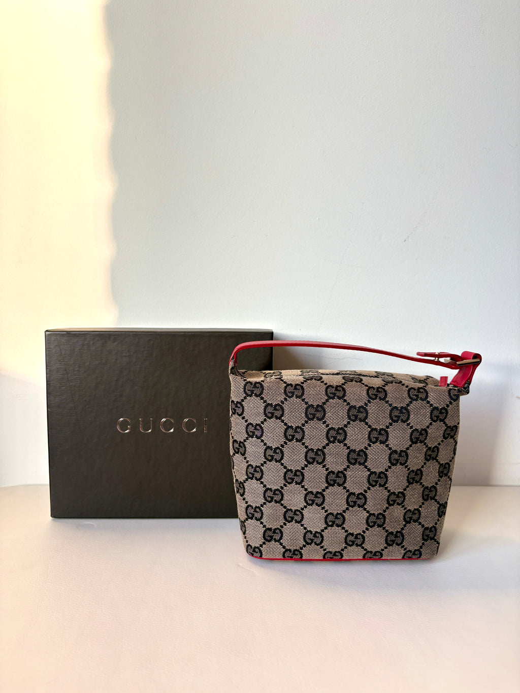 Pre-loved Gucci GG Canvas Mini Pochette. Originele box. Nieuwstaat